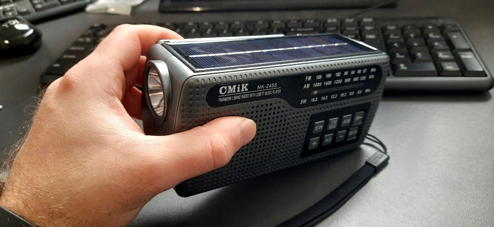 RADIO RADYJKO AWARYJNE ALARMOWE SOLARNE NA DYNAMO FM AM GŁOŚNIK BLUETOOTH Model RADIO PRZENOŚNE SURVIVAL NA KORBKĘ