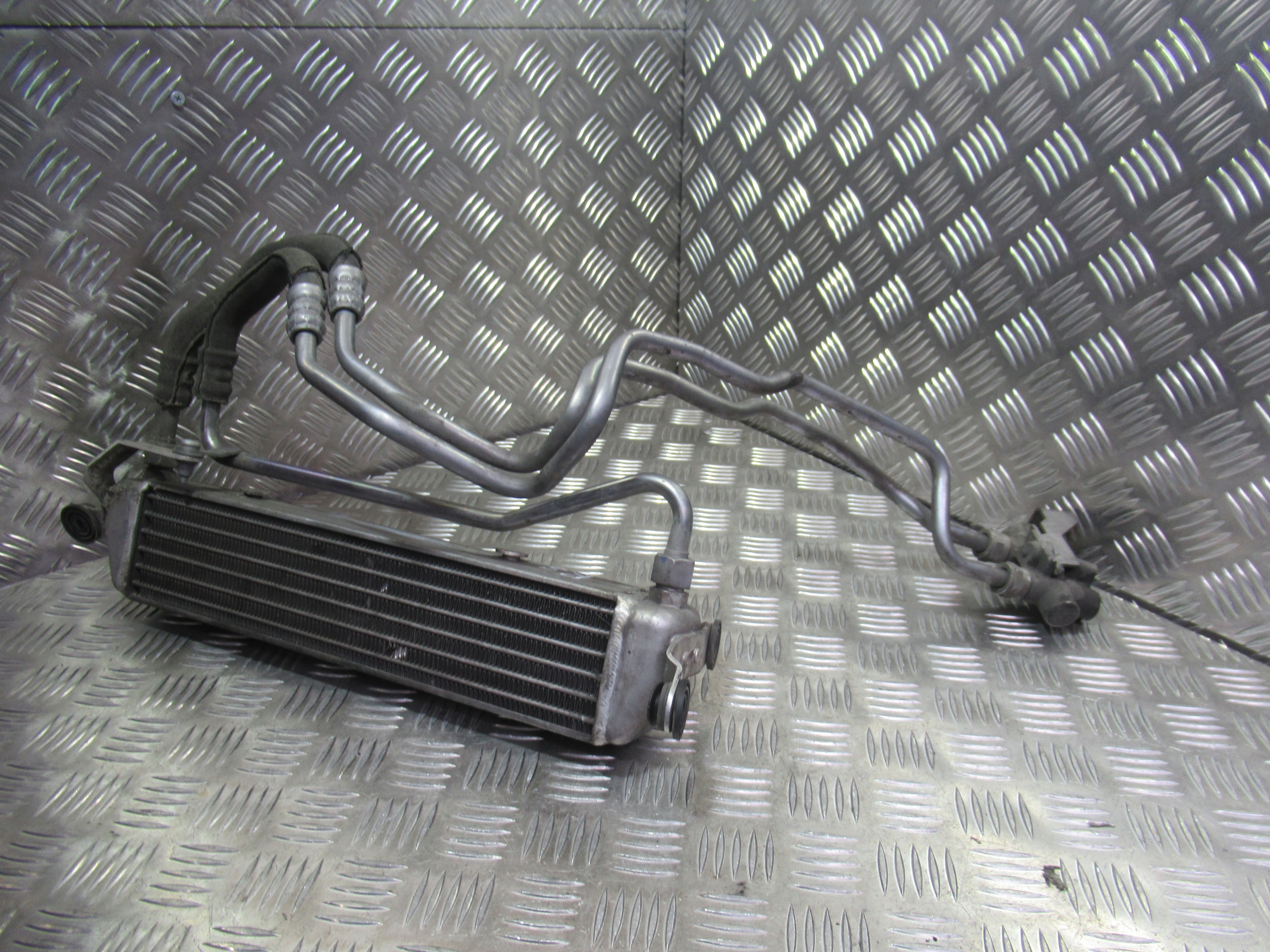 Audi R8 радиатор Масло 427317021AL