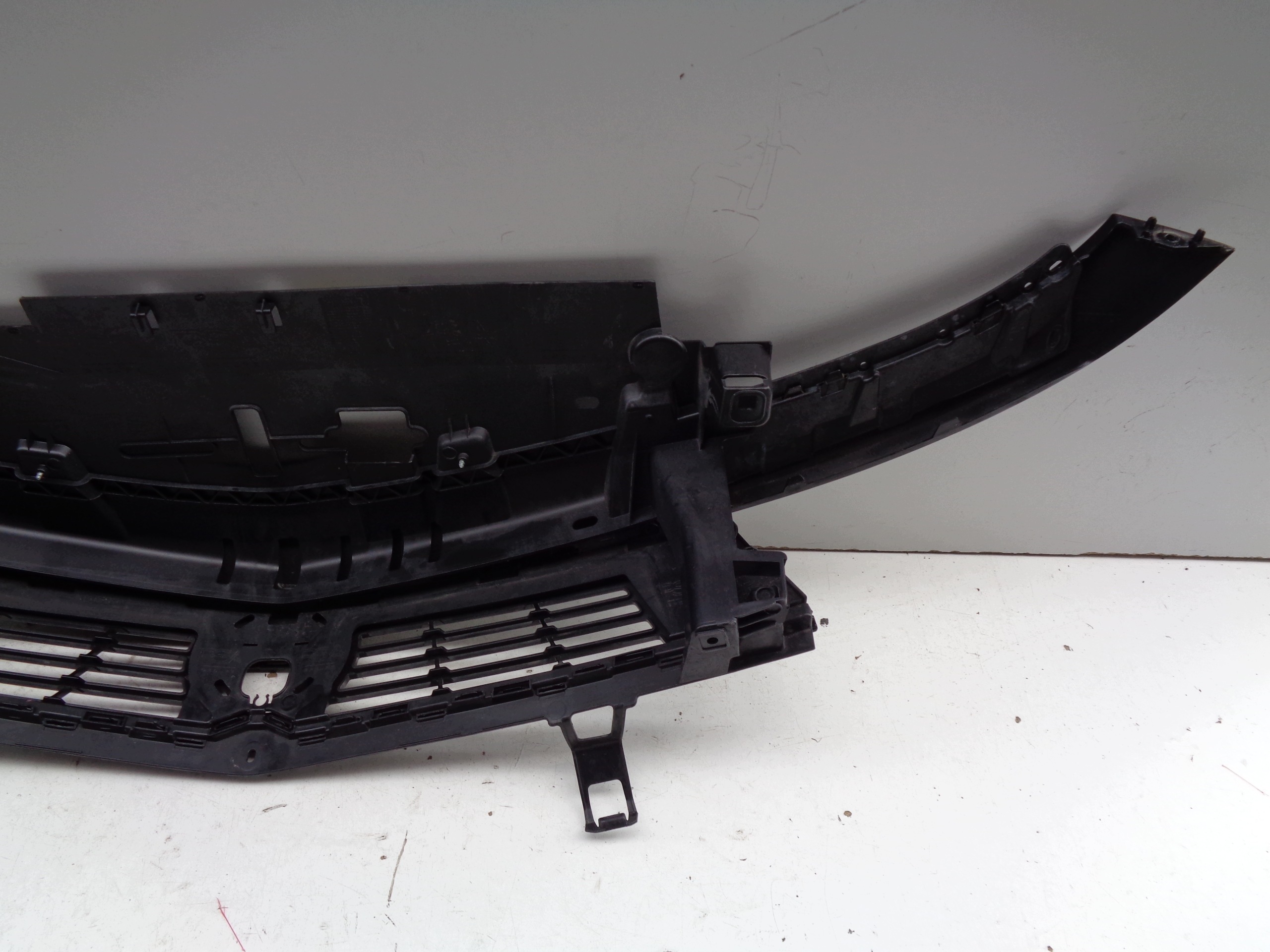 front prekladgrill moulding pillar support OPEL ASTRA VI 6 L 22- NR 53977