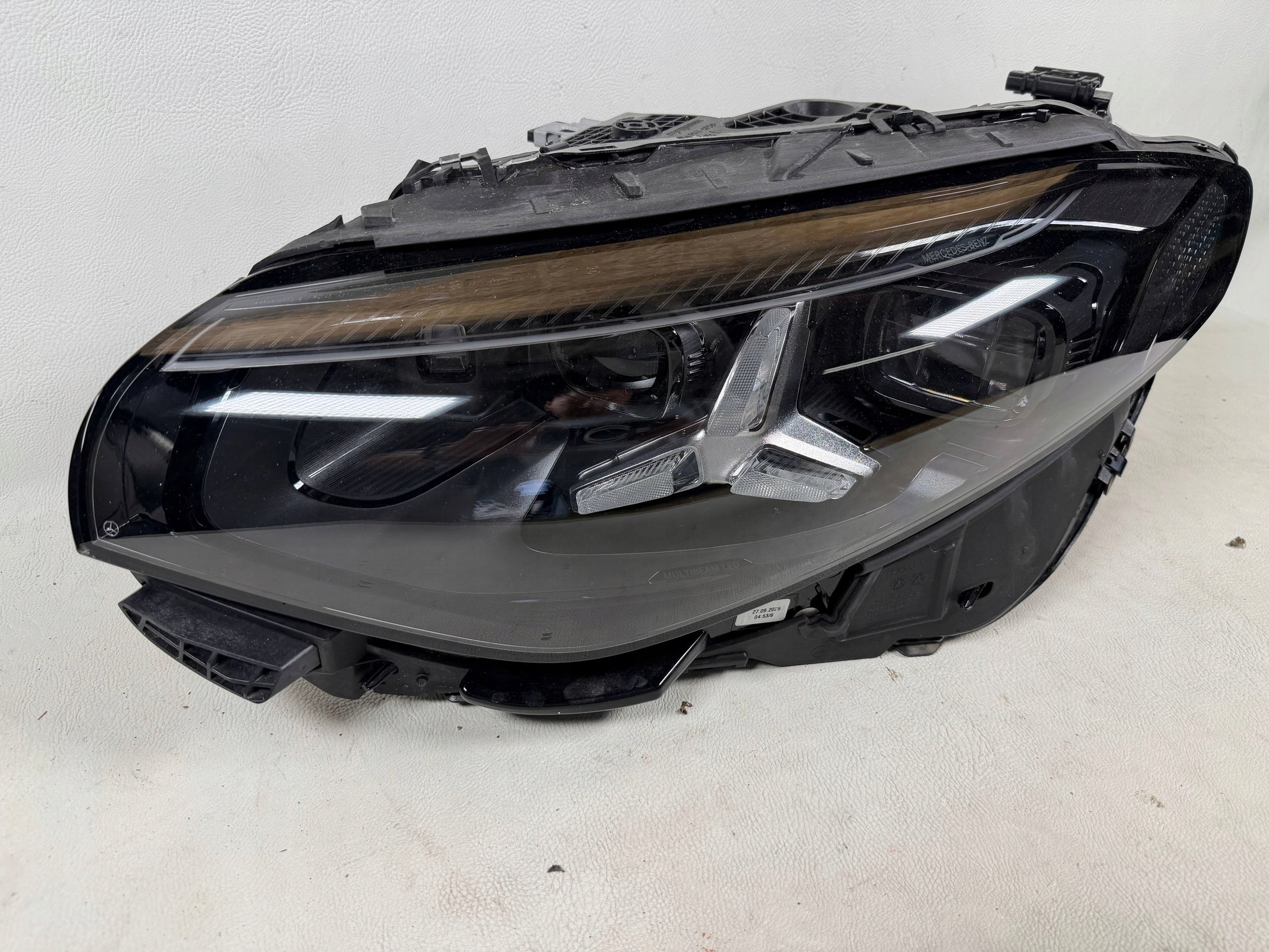 Mercedes CLA A174 25- light Multibeam left front front