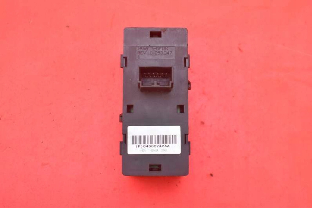 switch lifting windows right front 04602742AA JEEP GRAND CHEROKEE 3 WK