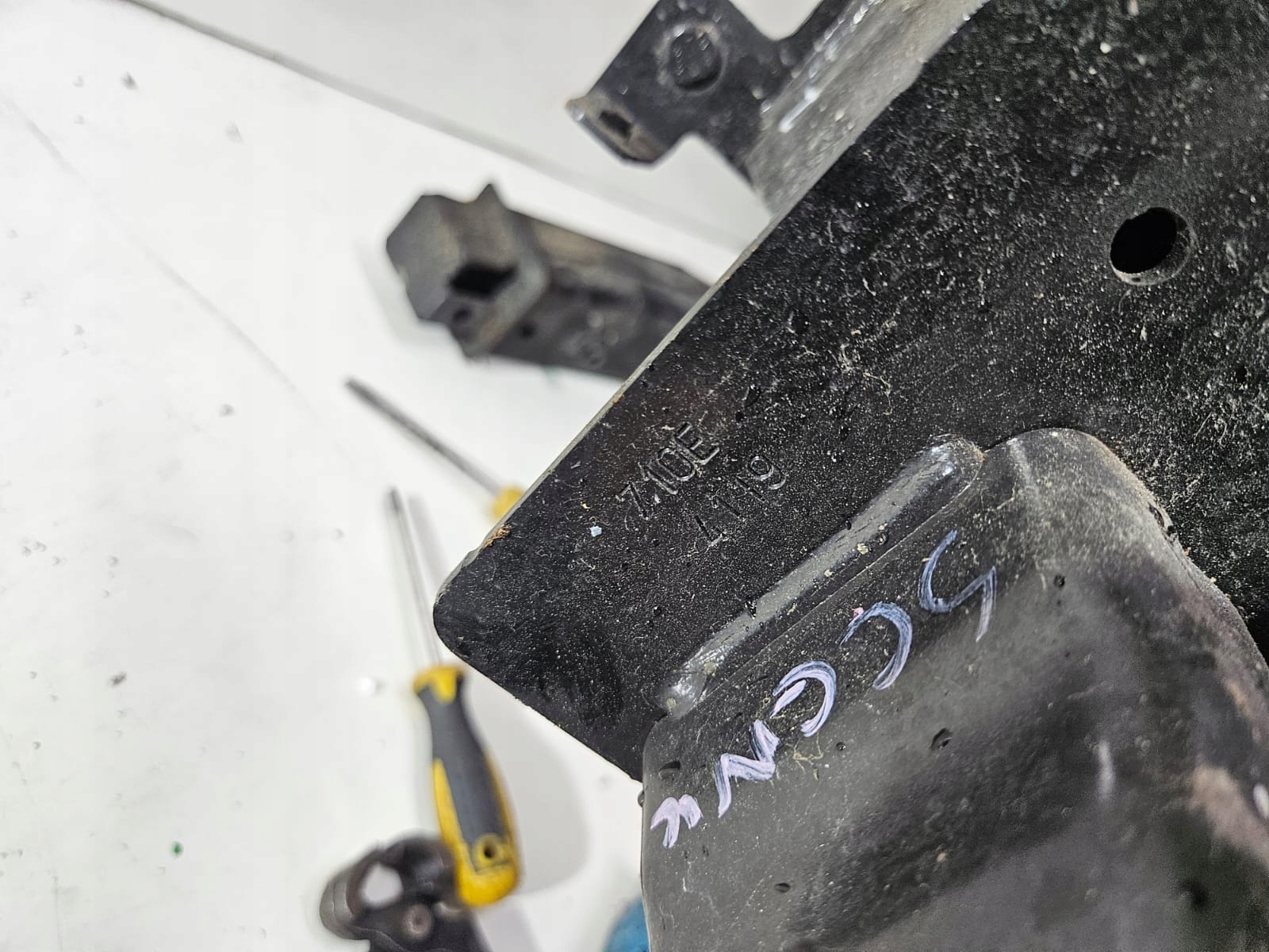 механизм подлокотника renault SCENIC