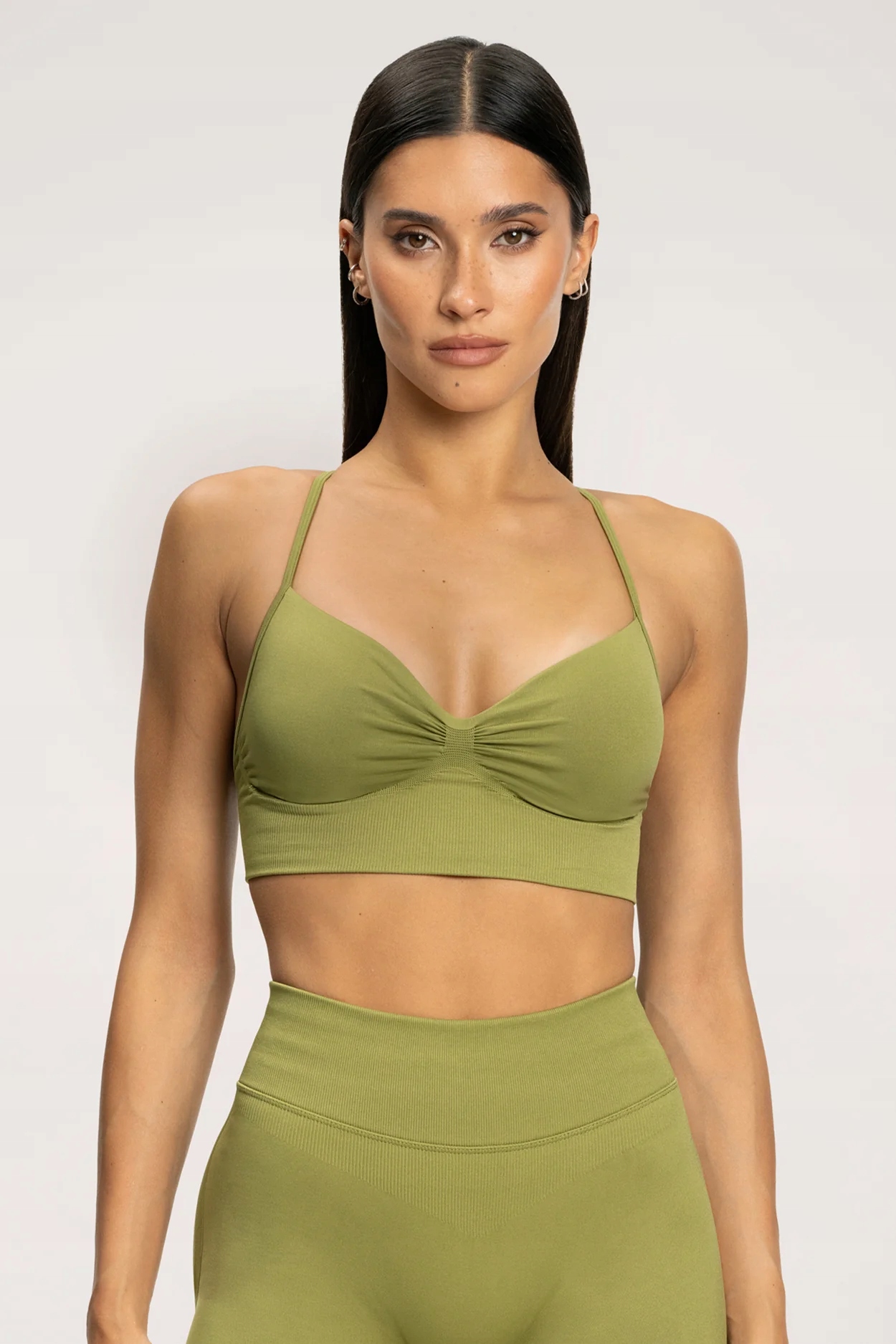 Gym Glamour Podprsenka s hlubokým výstřihem matcha vel. M
