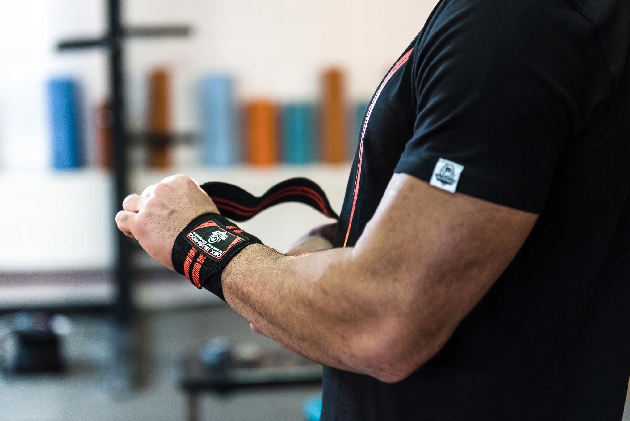 USZTYWNIACZE NADGARSTKA ŚCIĄGACZE STABILIZAORY PASKI ELASTYCZNE WRIST WRAP Model ARW-100012-RED