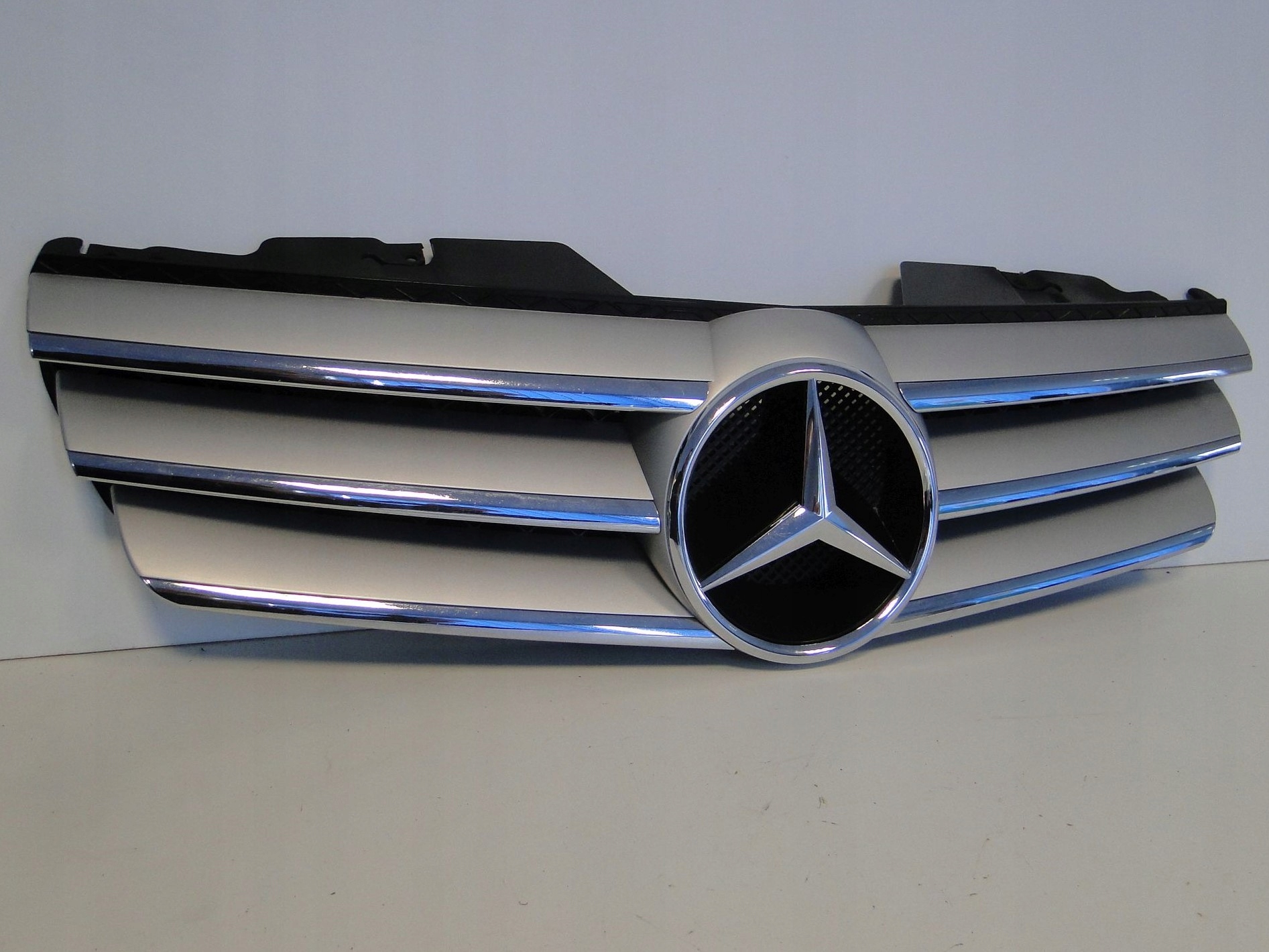 MERCEDES SL R230 230 LIFT GRILL ATRAPA BEZ KAMERY Numer katalogowy oryginału A2308801483