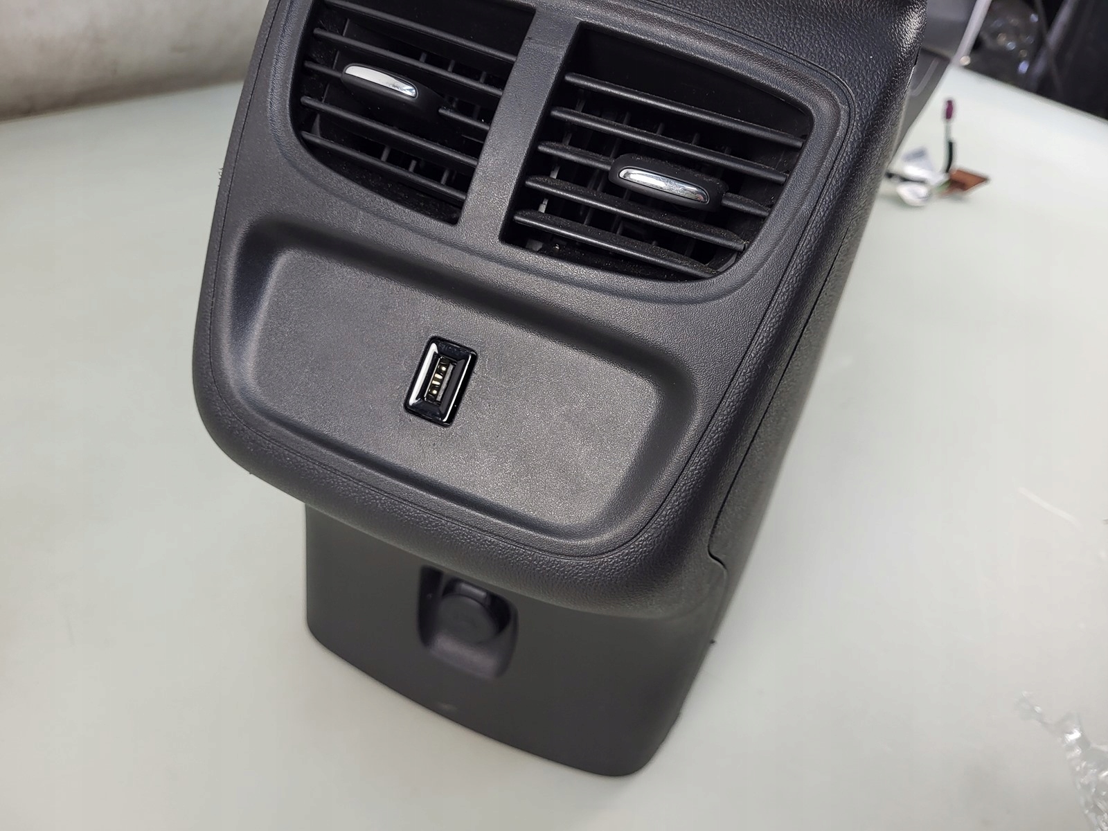 tunel central armrest button OPEL GRANDLAND YP000546YX