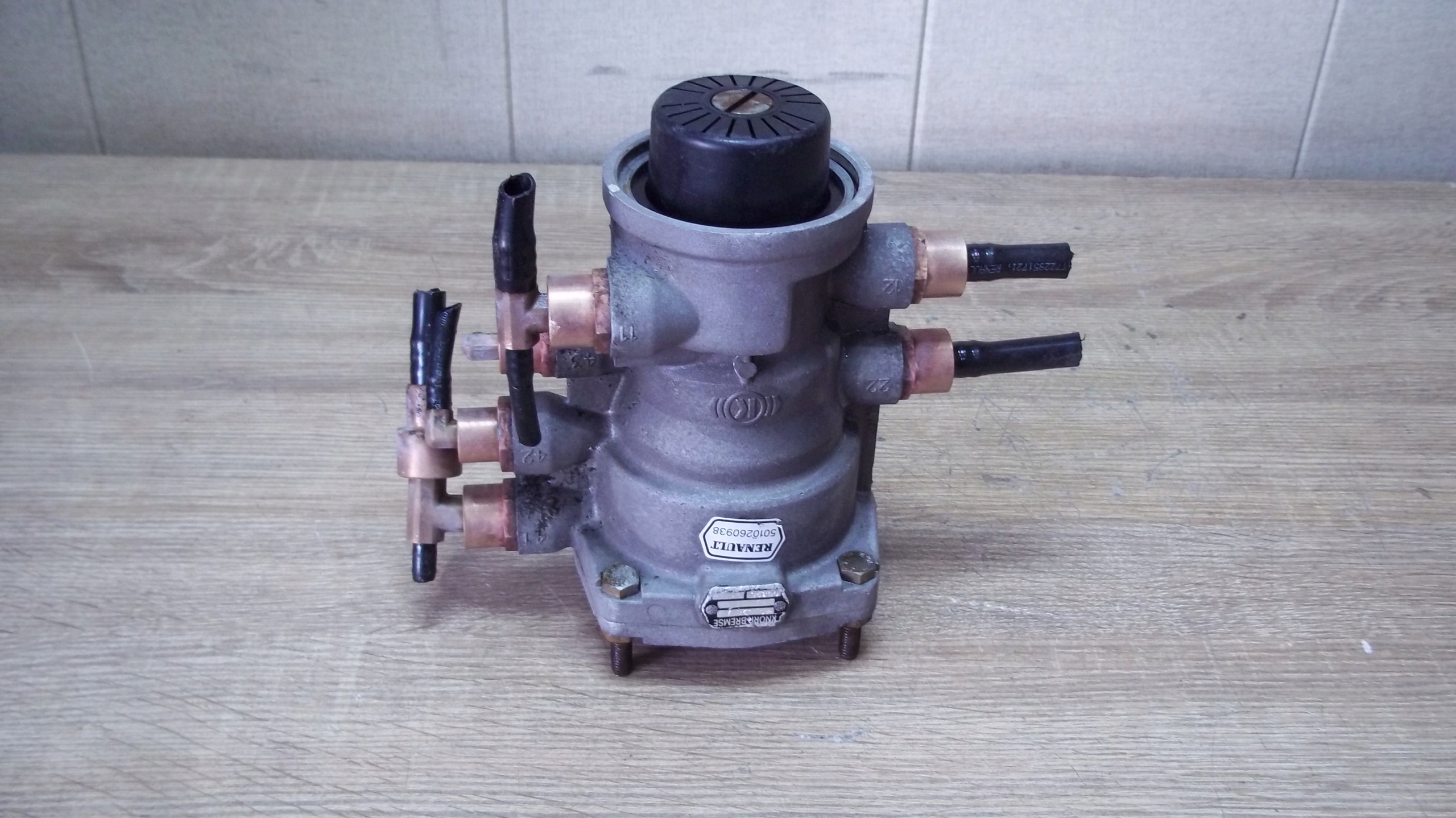 КЛАПАН RENAULT MAGNUM E-TECH 5010260938