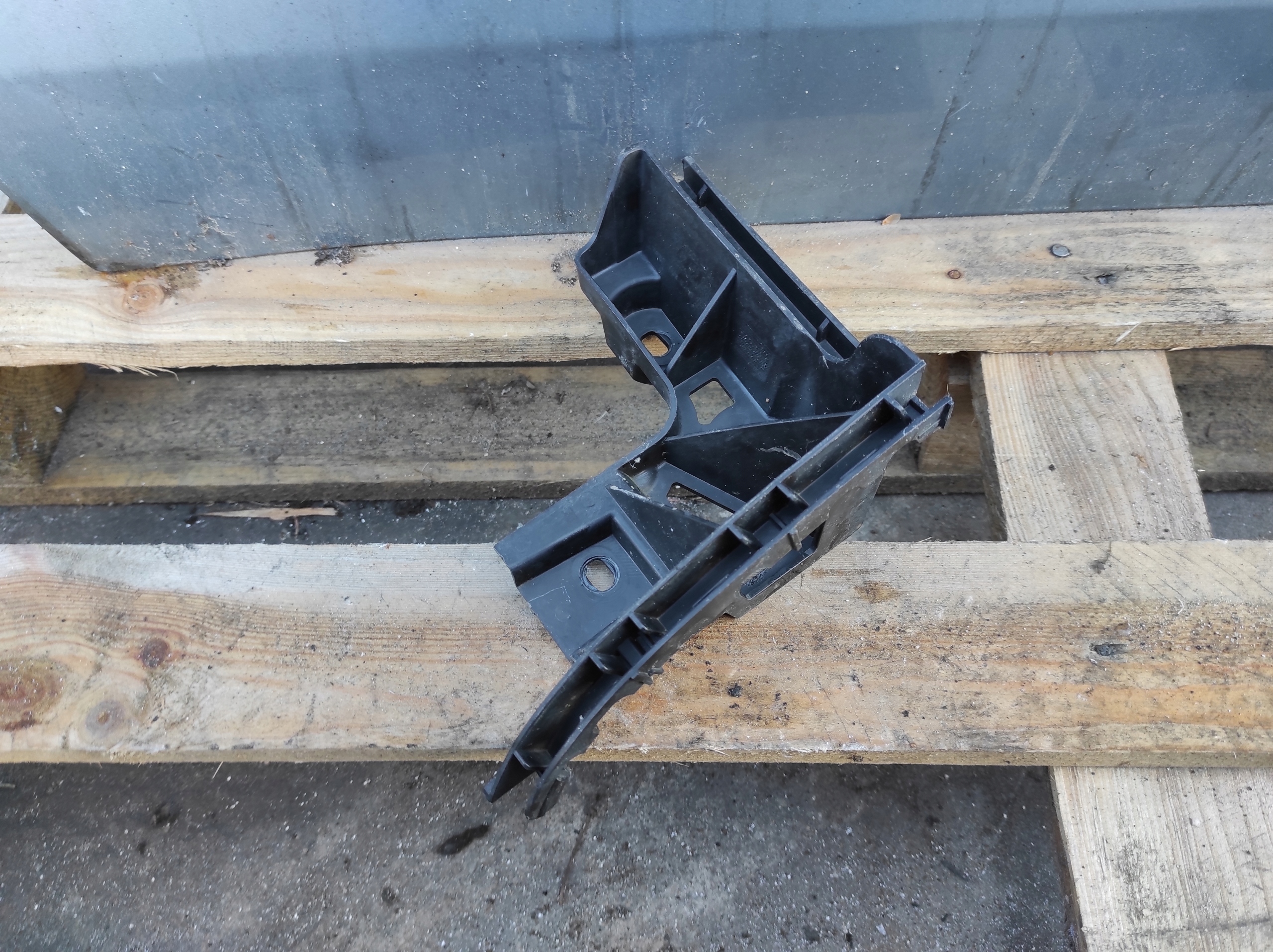 bumper bracket right rear part VOLKSWAGEN TOURAN 1T0807454