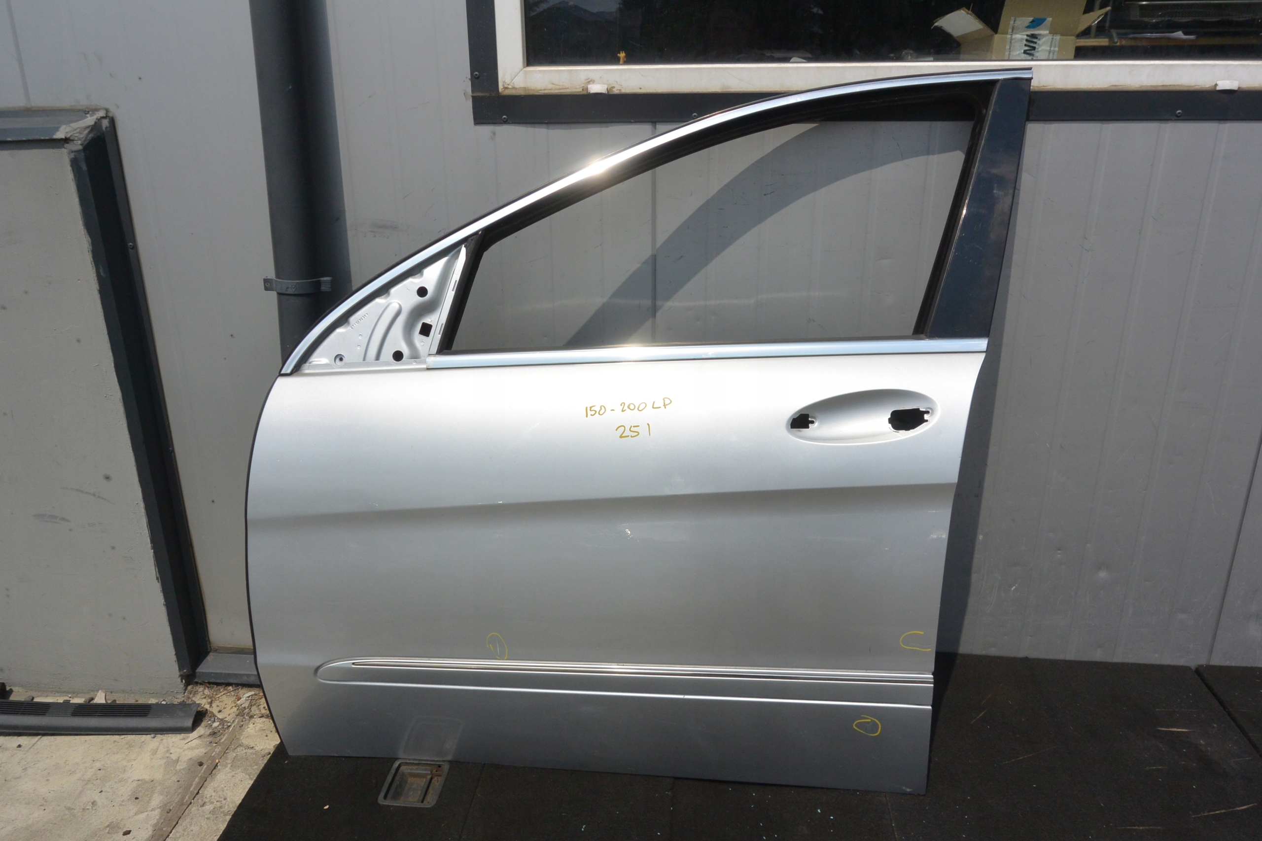 door left front MERCEDES R-KLASA W251 775 C775