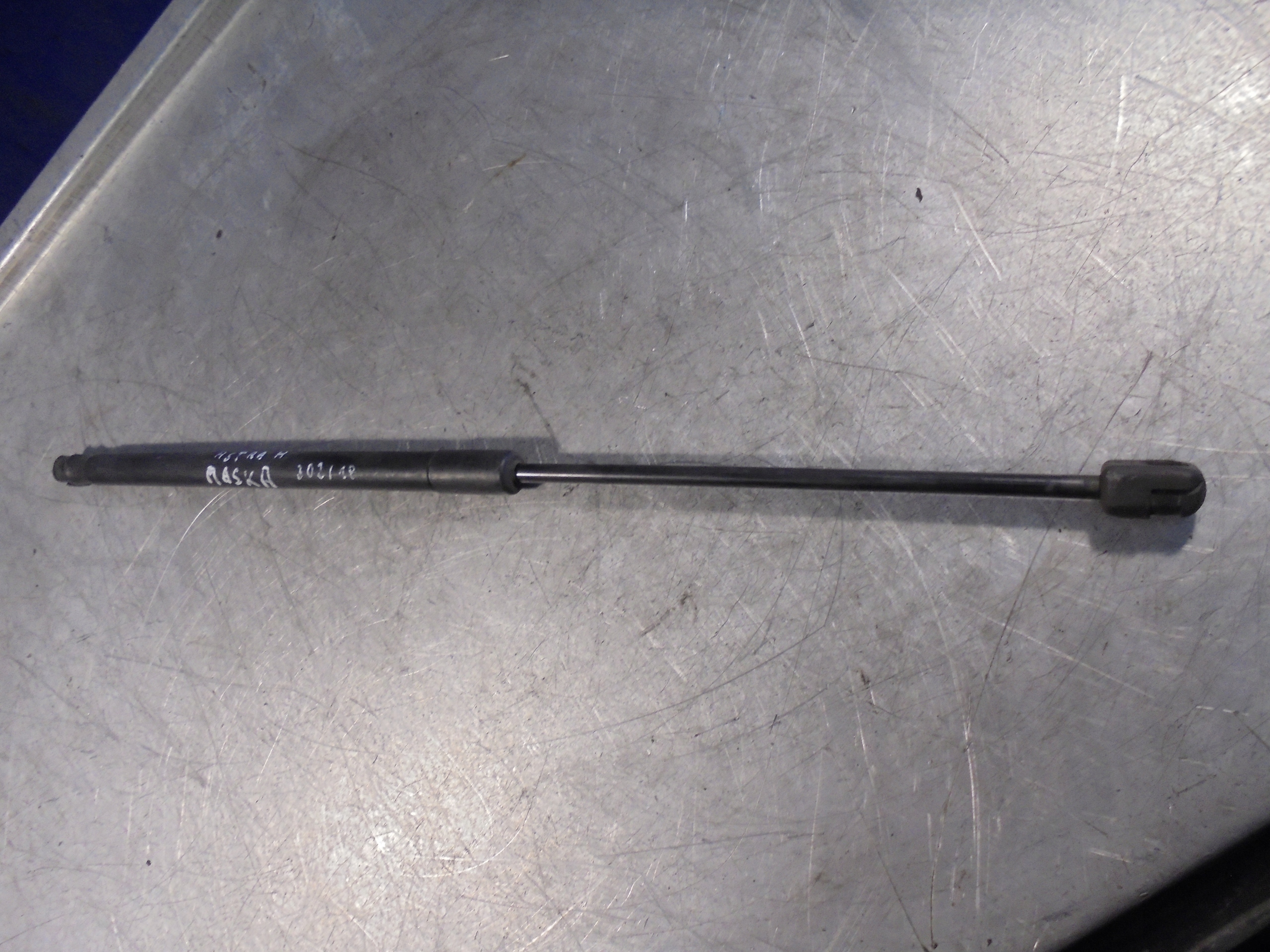 Silowniki bonnets Opel Astra H 24465295