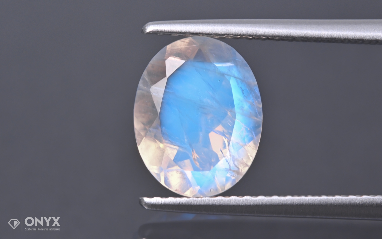 Měsíční kámen A fazetovaný ovál 10x8 mm