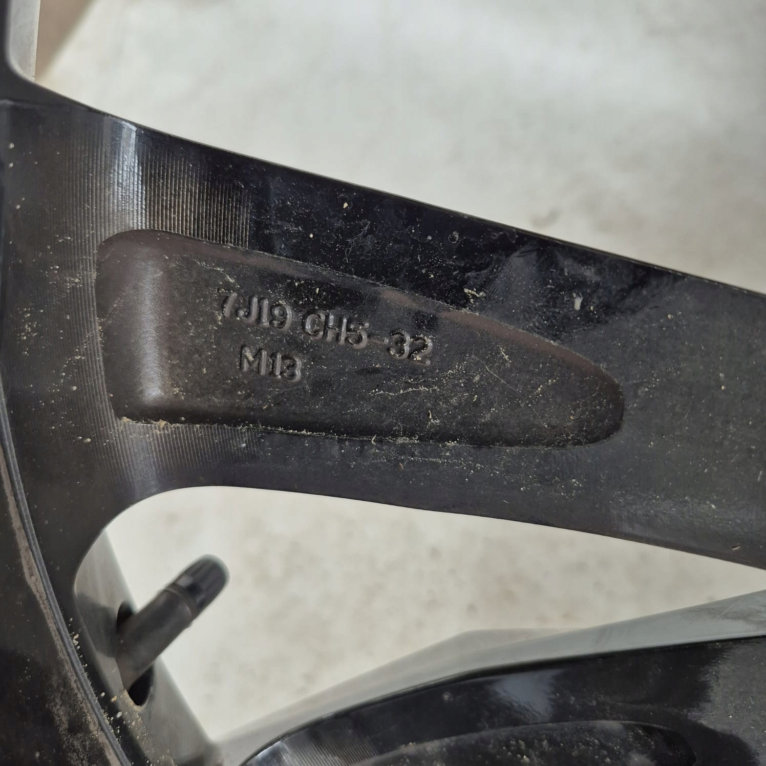 RENAULT 403004873R 7JX19 CH5-32 19" disk hliníkový