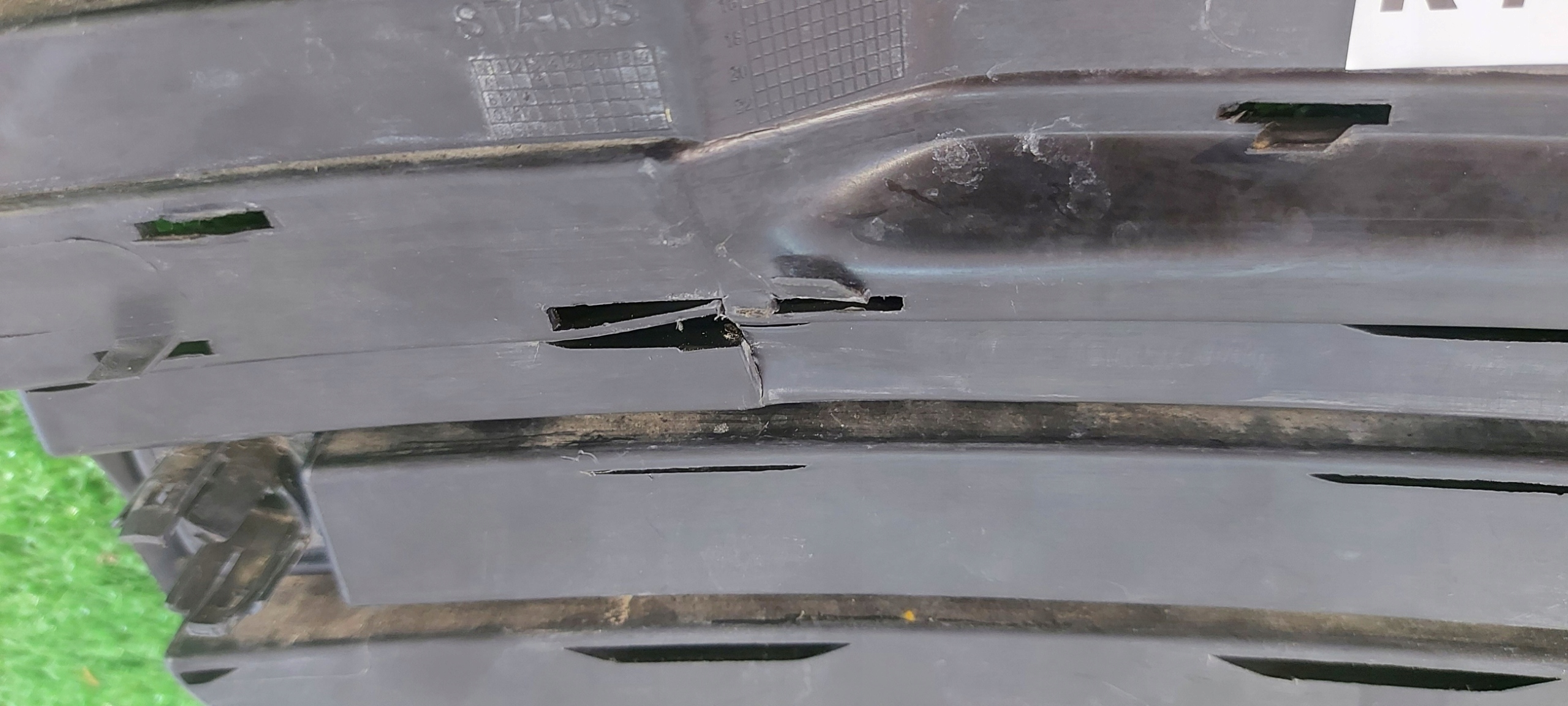 VOLVO XC90 2 left grid of a bumper spoiler ATRAPKA