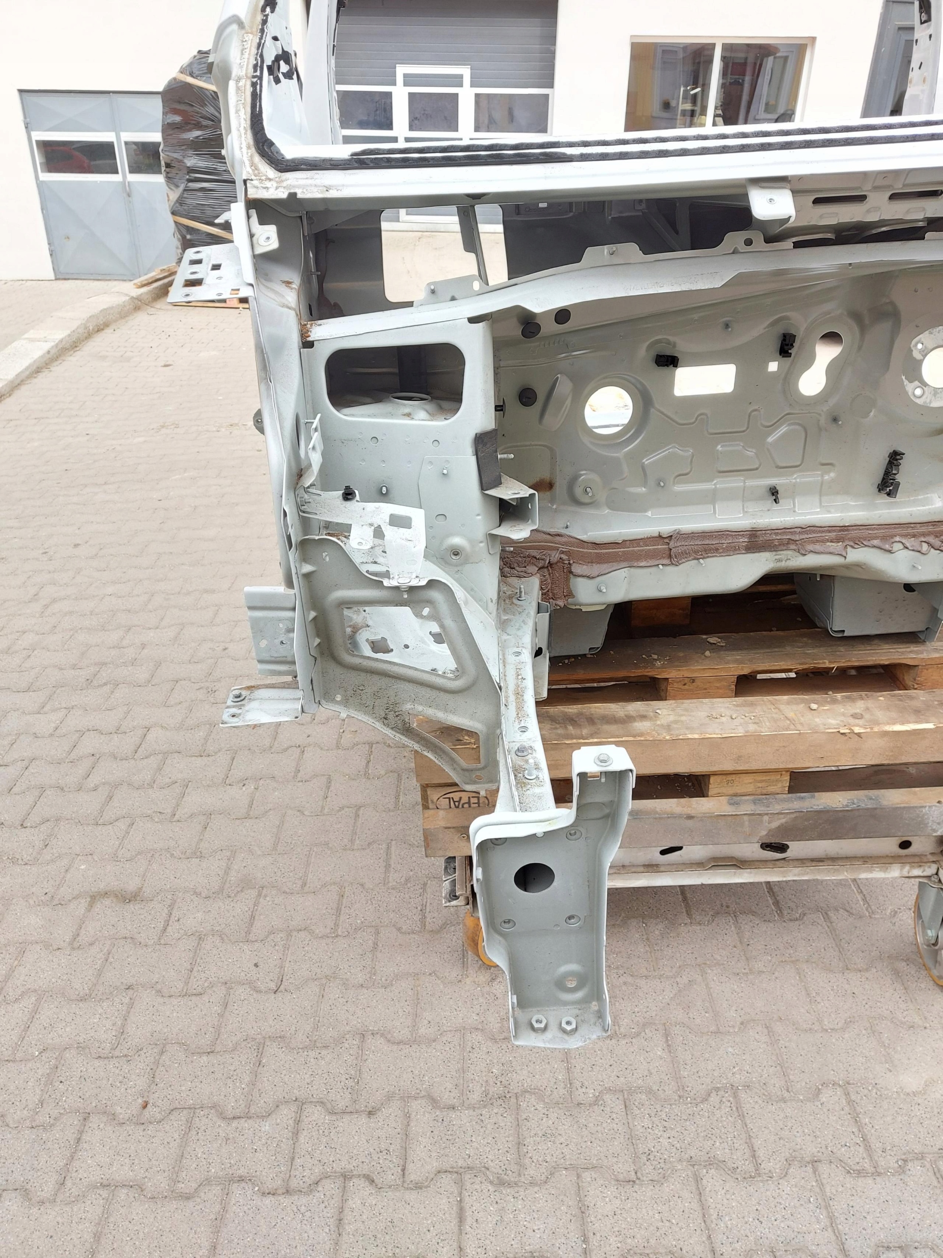 PSA Vivaro Jumpy Expert Proace 2024r quarter quarter right front