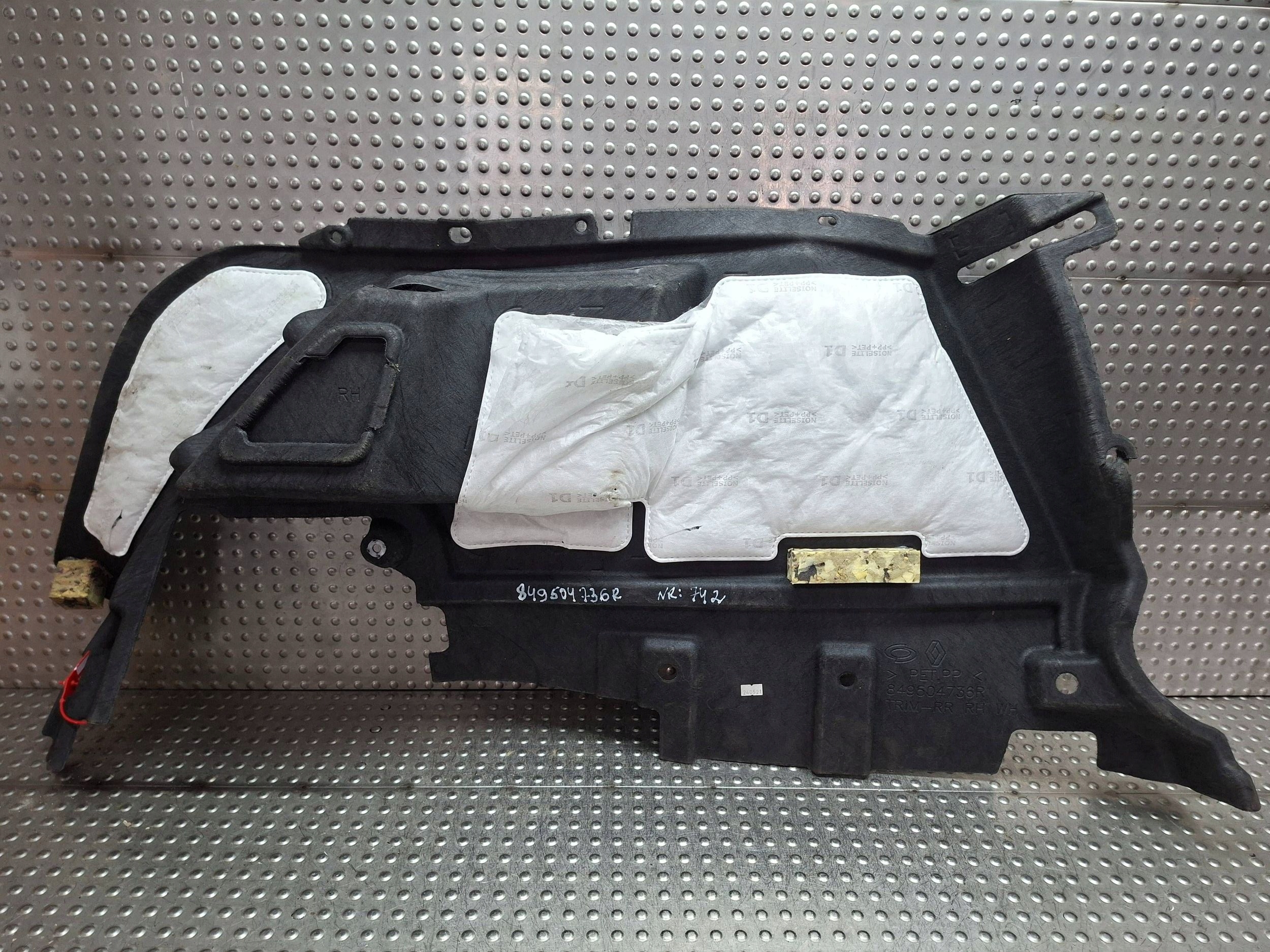 boot upholstery right rear part 849504736R RENAULT ARKANA 2019