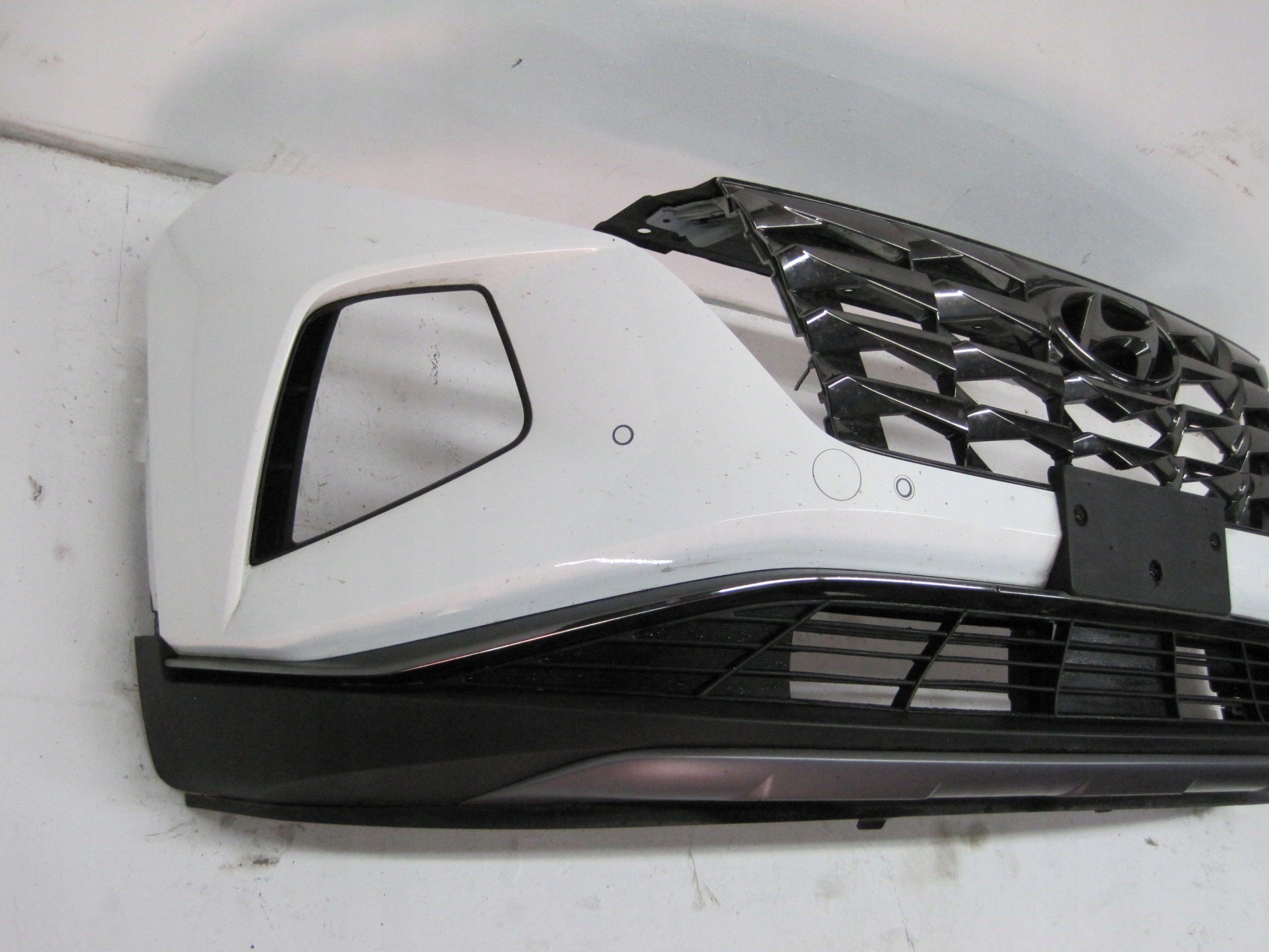 bumper HYUNDAI TUCSON IV 4 PDC 20R below RADAR front