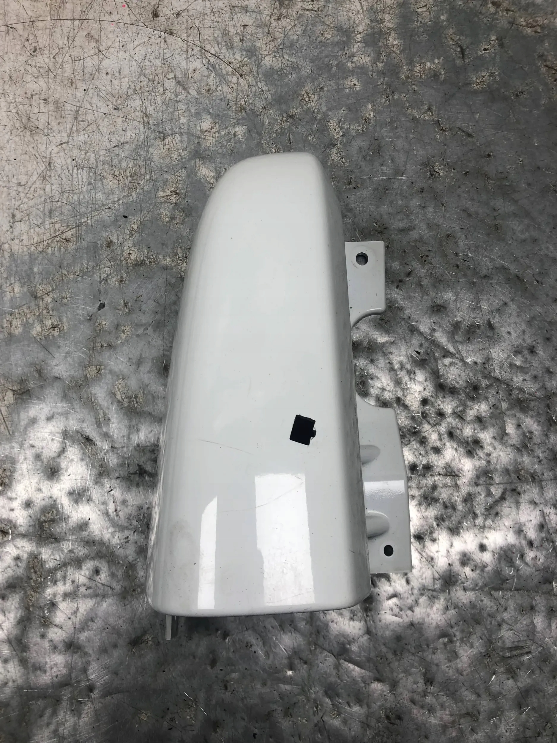 Gehäuse Leuchte links heck RENAULT TRAFIC III 903903330R