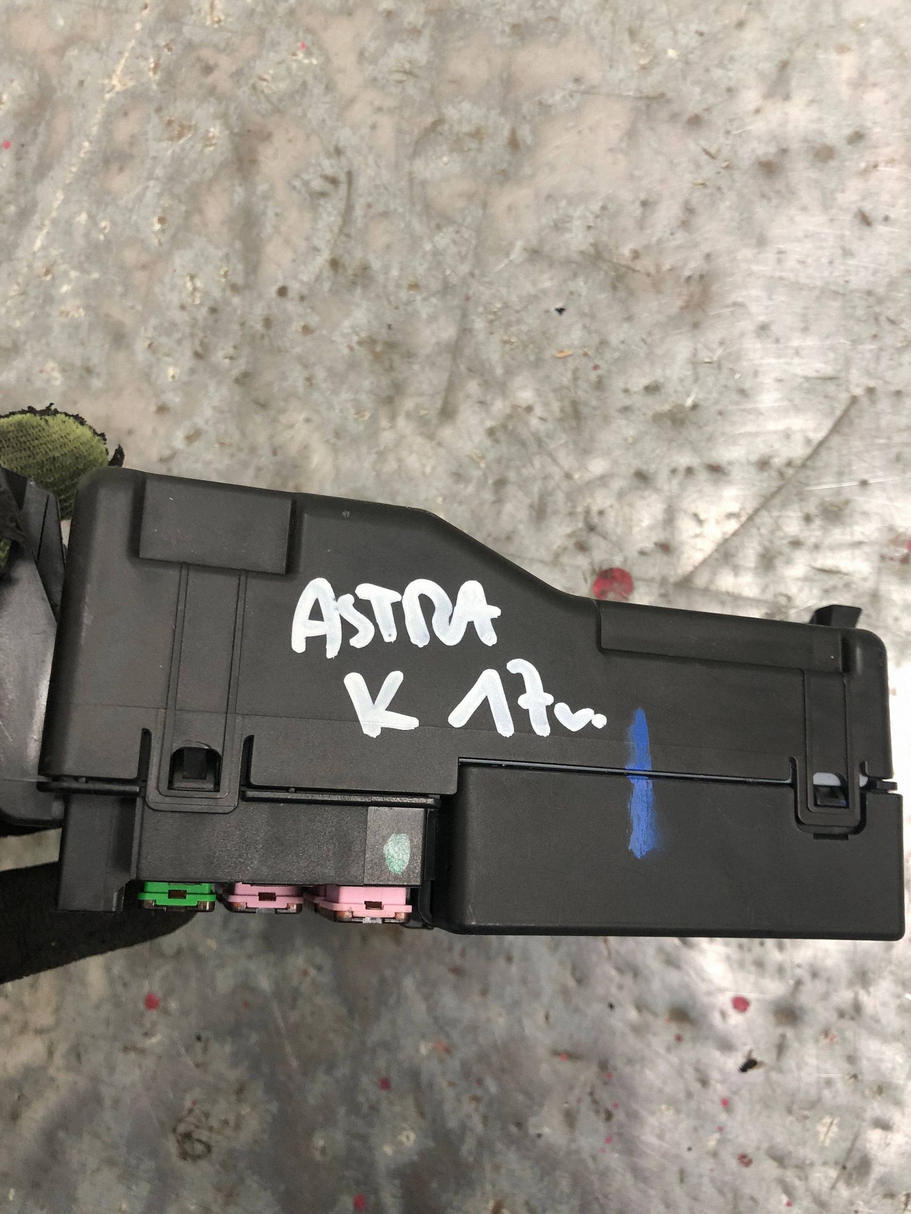 fuse box OPEL ASTRA K 15533696