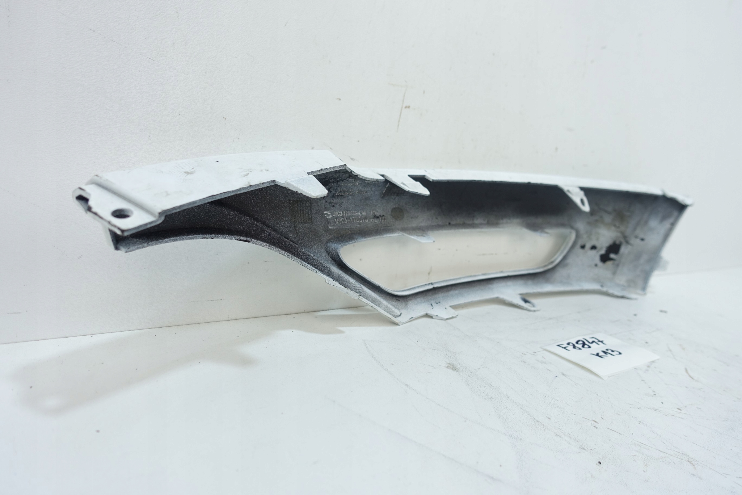 JAGUAR E-PACE X540 SPORT grid cover frame of a bumper right front J9C3-17B8