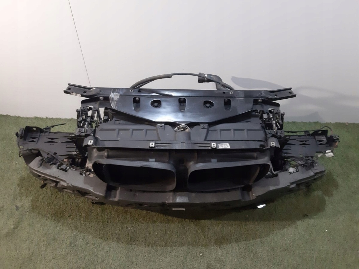 BMW 5 F10 F11 Pas Przedni / Zestaw Chłodnic- 12960 Typ samochodu Samochody osobowe