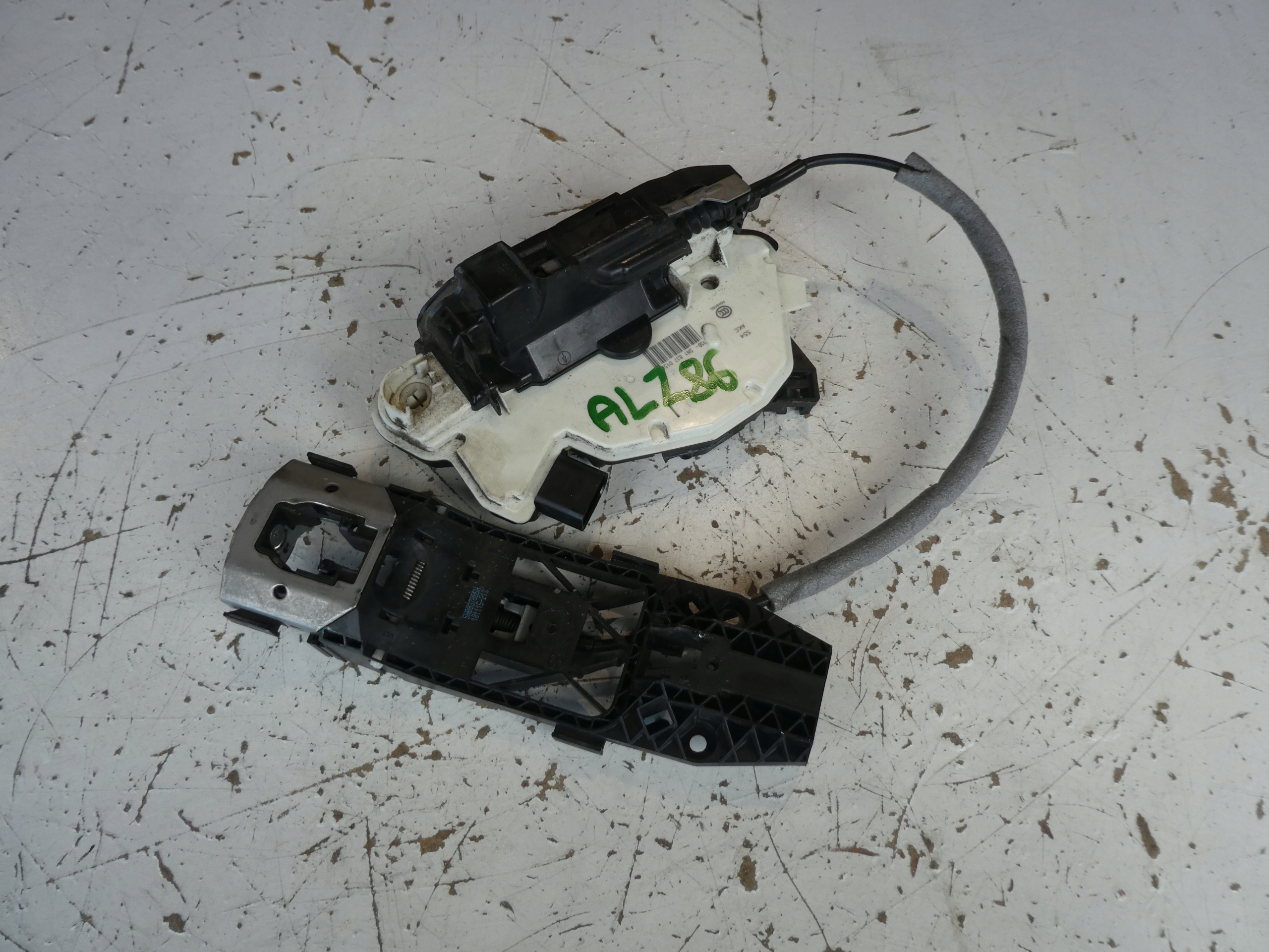 lock door front left 5N1837015R VW TIGUAN