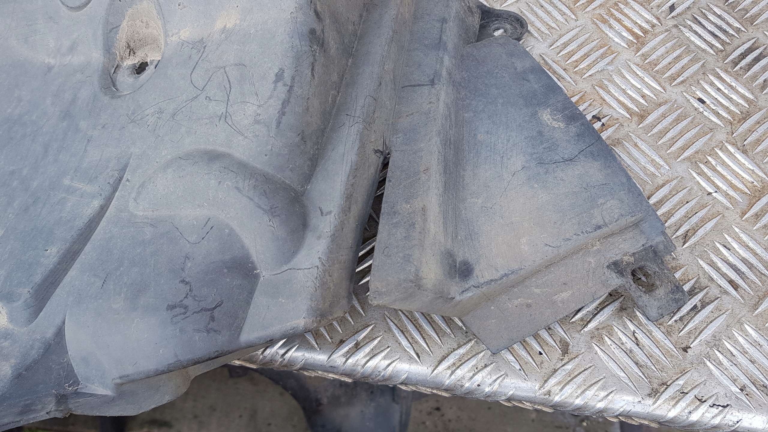MERCEDES W209 CLK mudguard left front rear. A2098841122