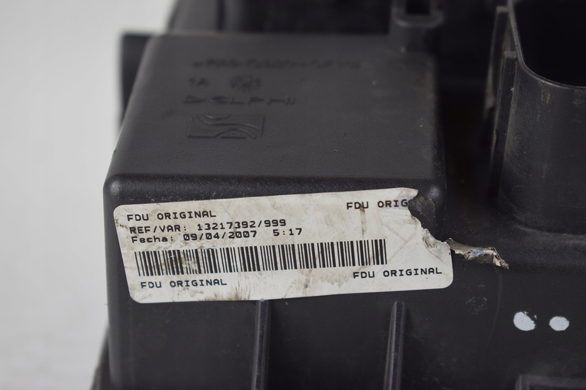 Module fusibles OPEL CORSA D 13217392