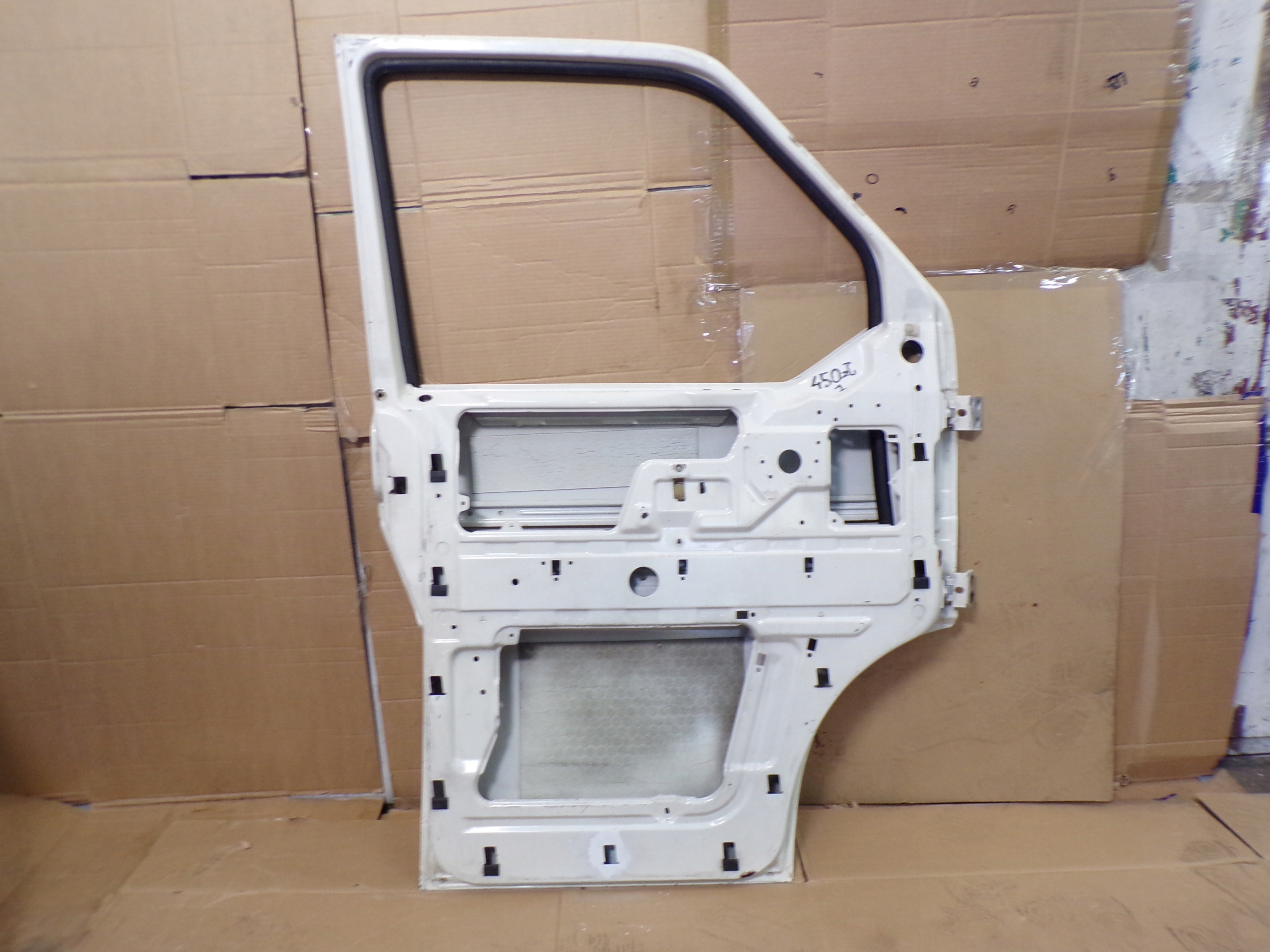 VW T4 TRANSPORTER CARAVELLE 96- door front left without RDZY BIALE