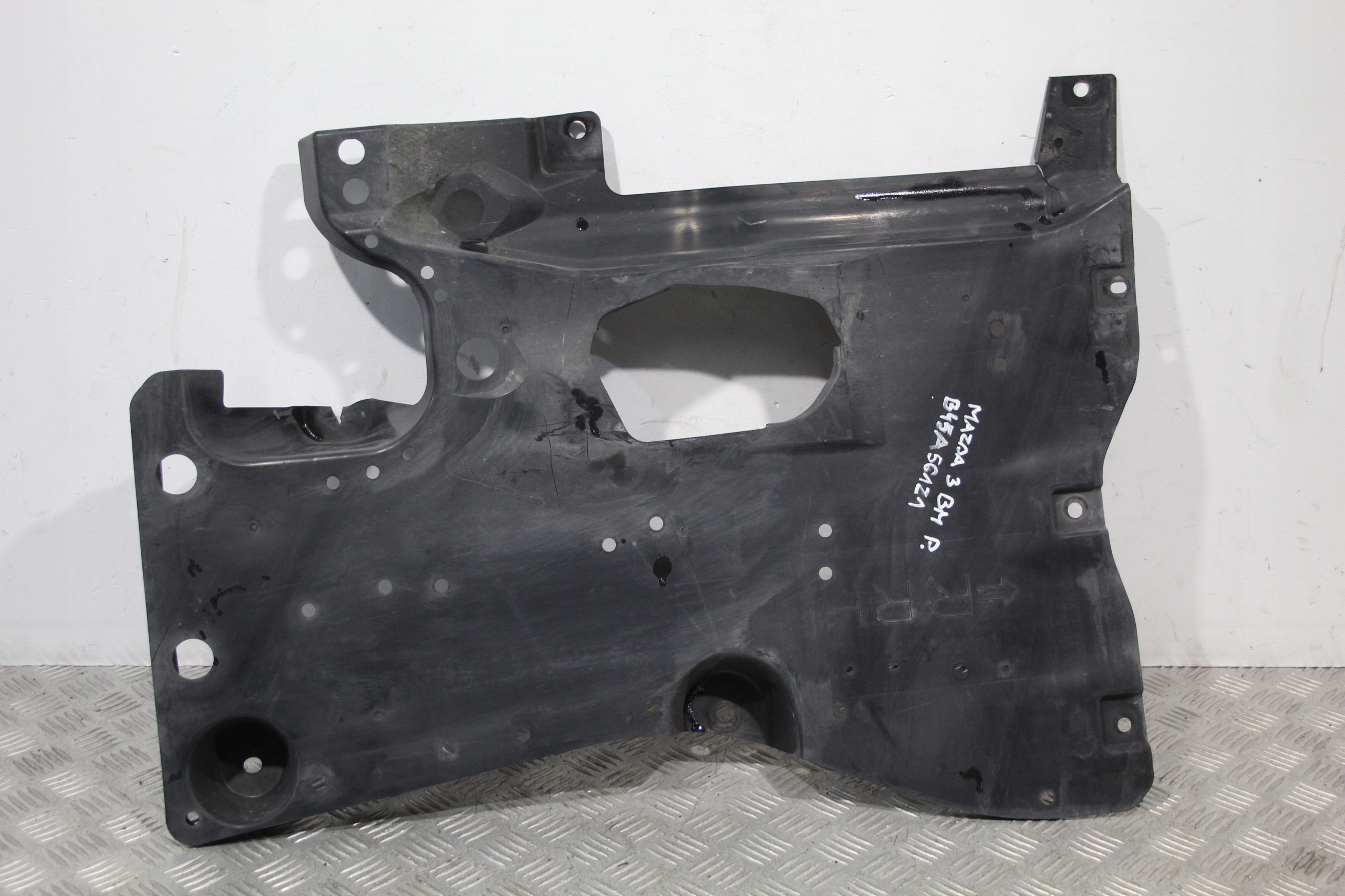 cover chassis right rear part MAZDA III 3 BM B45A56121