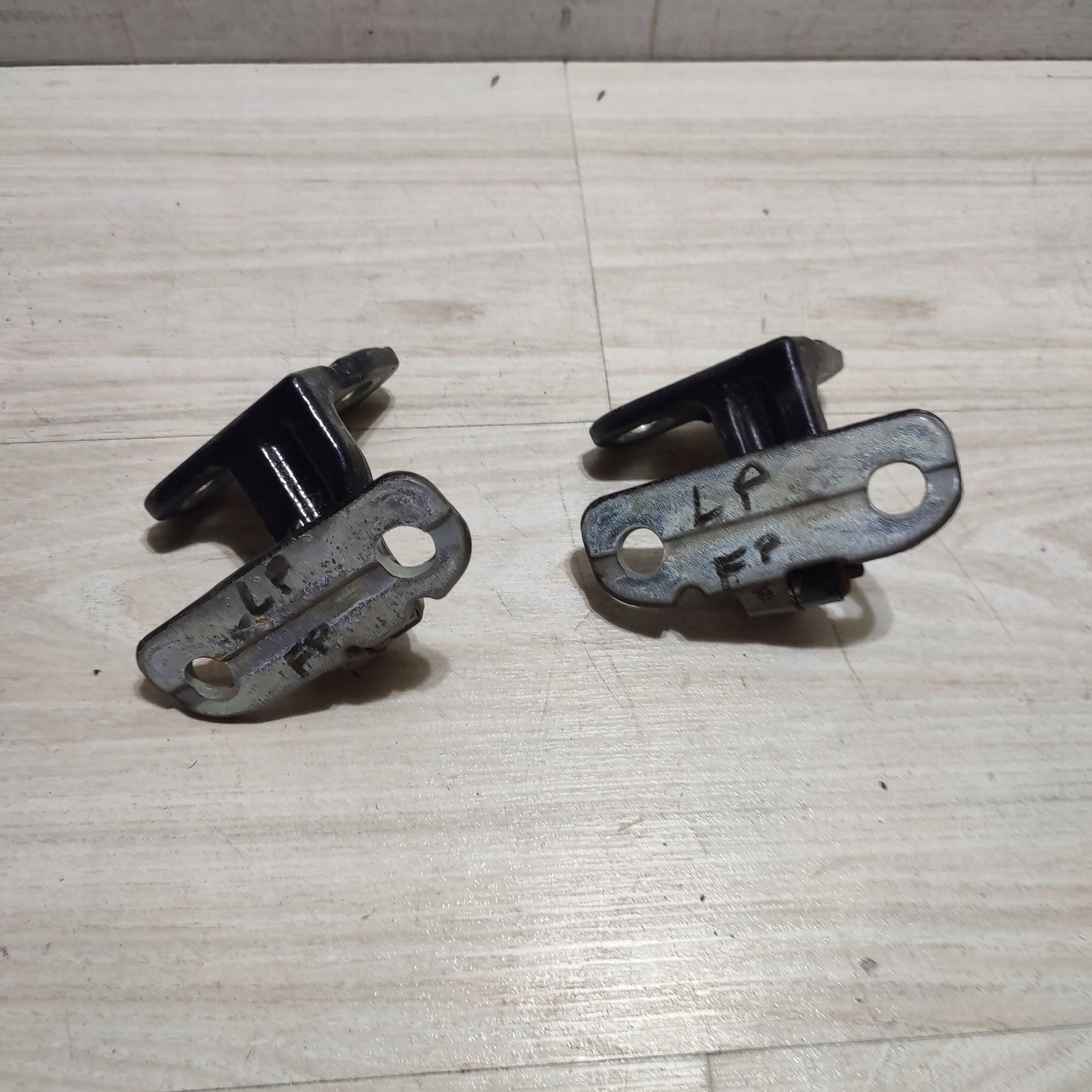 hinges door przednich front side left Jaguar F-Pace