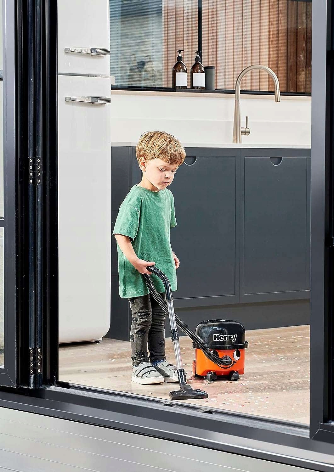 ZESTAW DO DO SPRZĄTANIA ODKURZACZ WÓZEK HENRY MOP MIOTŁA ZMIOTKA CASDON Kolor czerwony