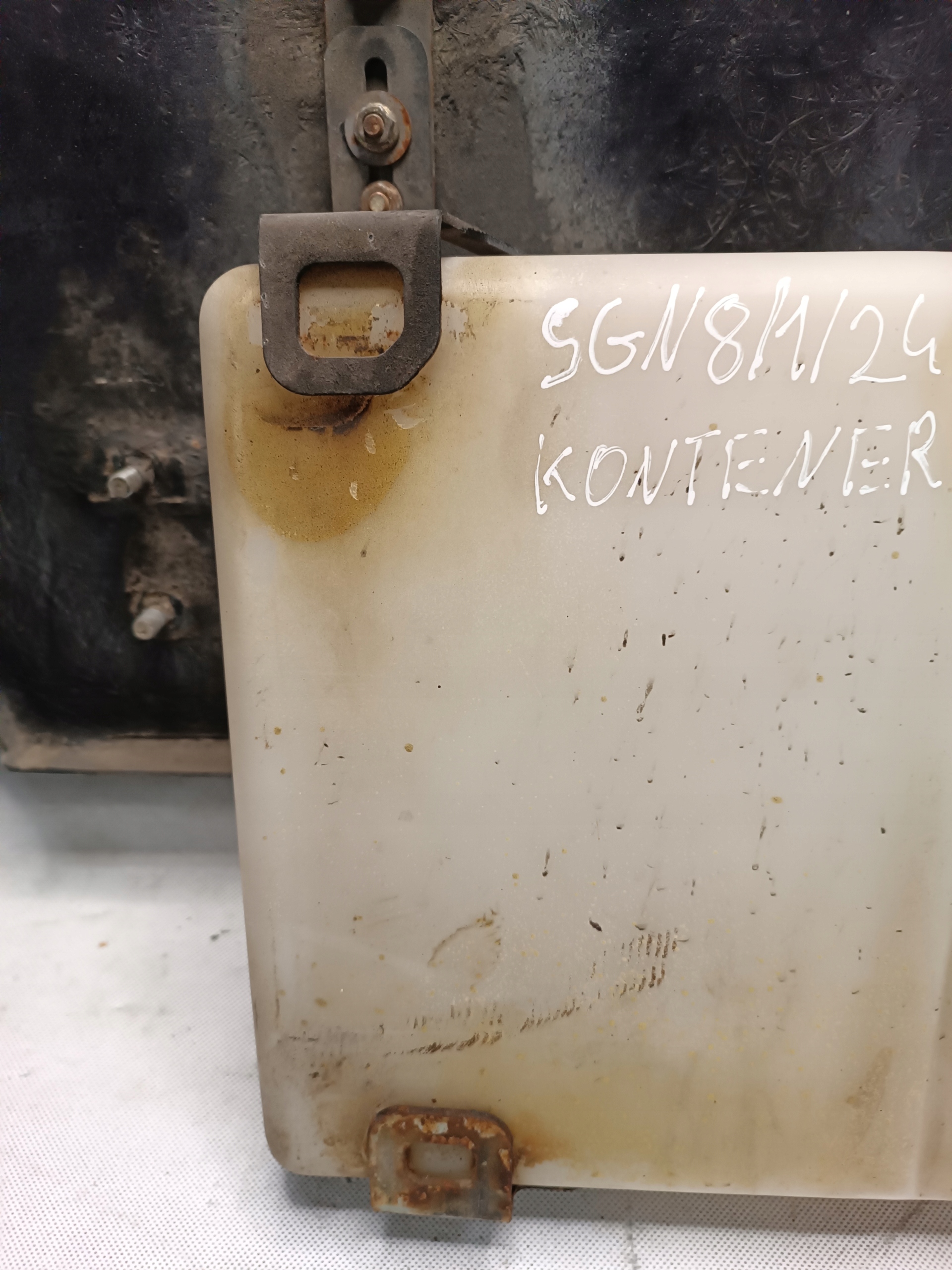 washer fluid tank AUTOBUS NEOPLAN M4411