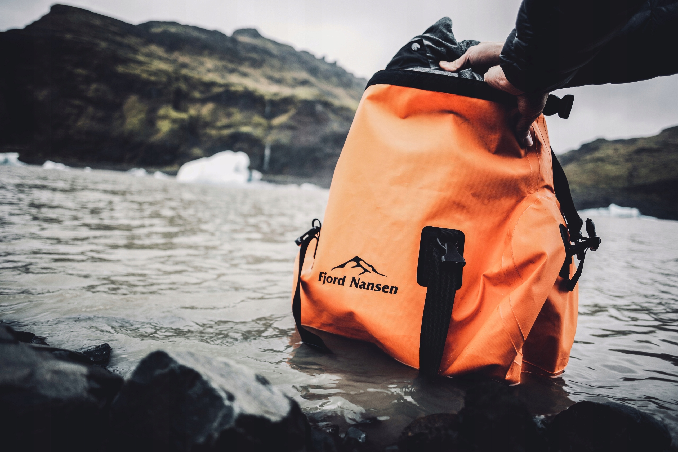 FJORD NANSEN WODOSZCZELNA TORBA ADVENTURE BAG 30L Kolor dominujący pomarańcze i czerwienie