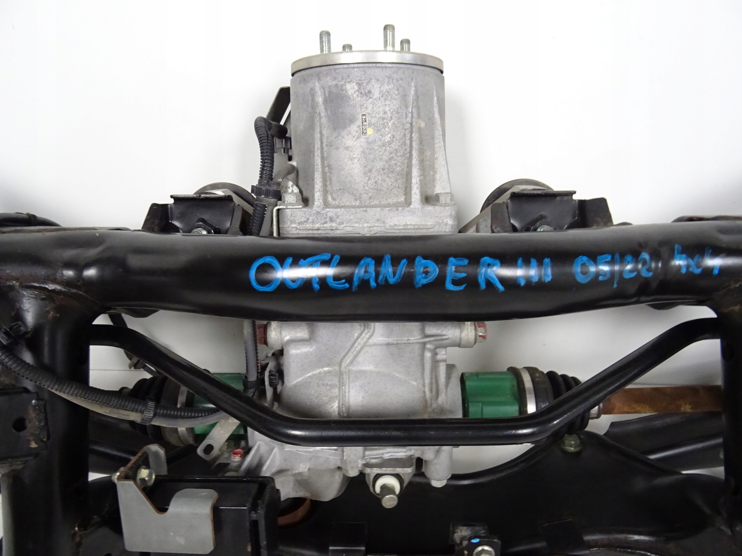 OUTLANDER III 4X4 BELKA ZAWIESZENIA TYLNA DYFER Producent części Mitsubishi OE