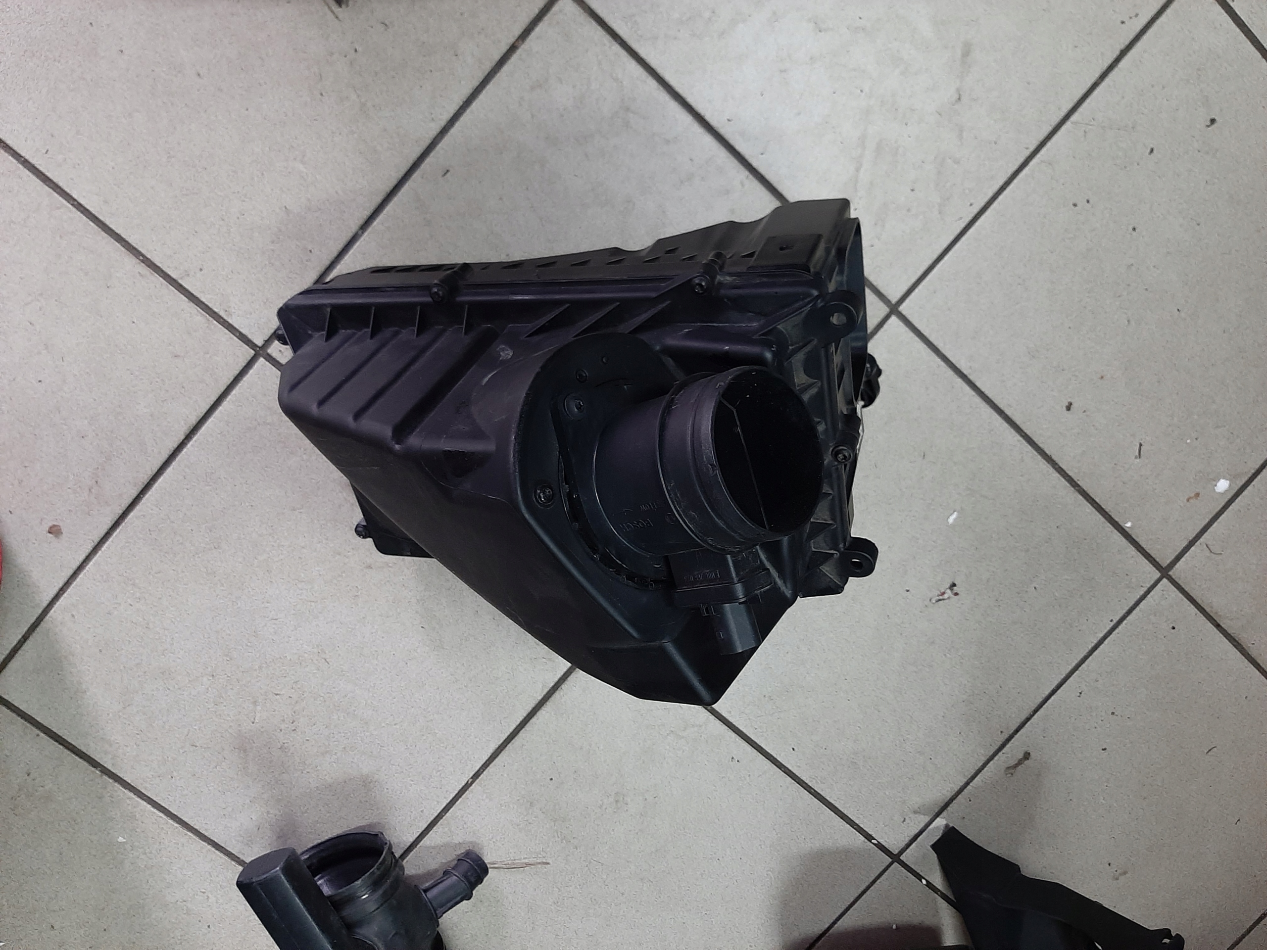 Корпус повітряного фільтра JAGUAR XJ X351 3.0 SC P.