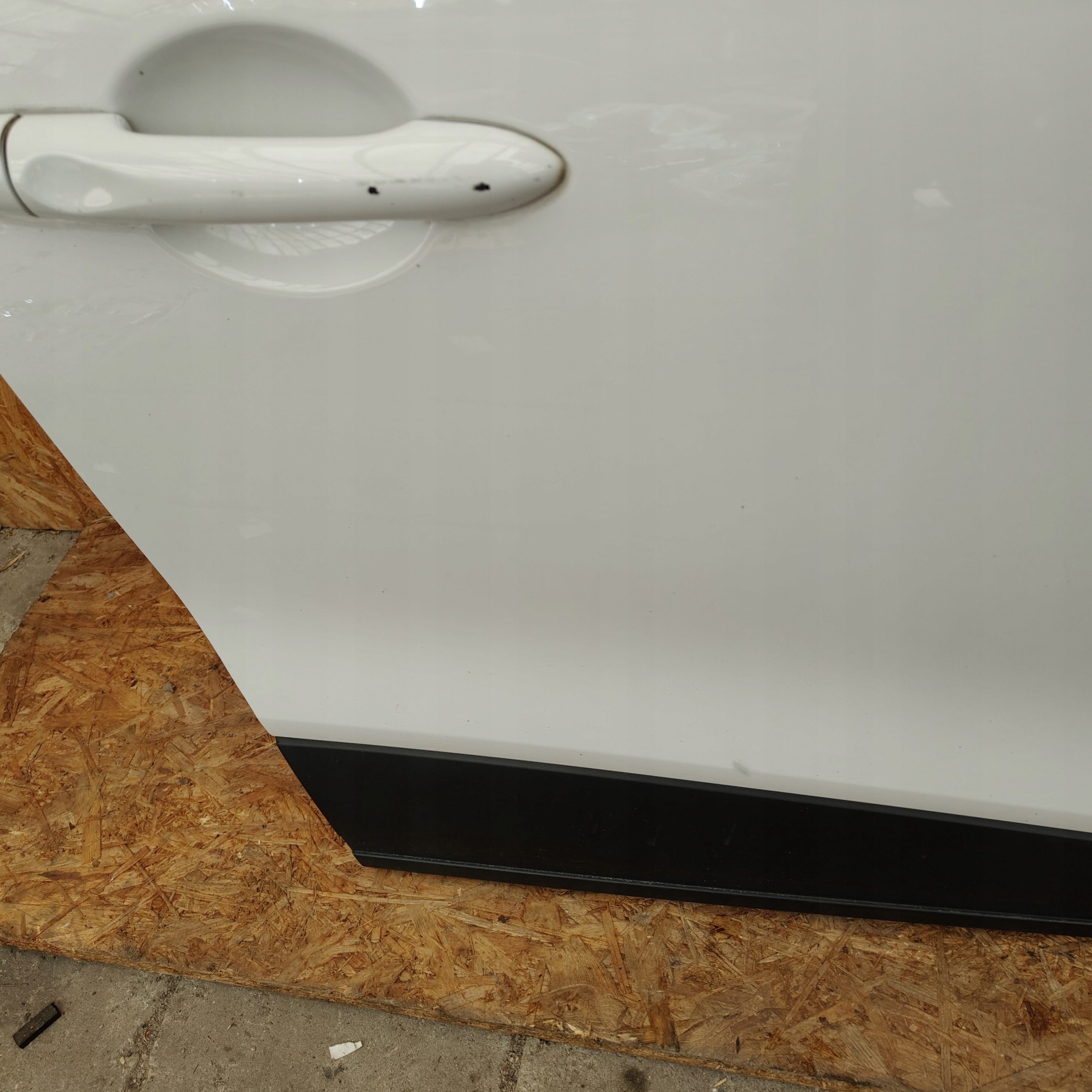door front front right RENAULT CLIO IV DV369