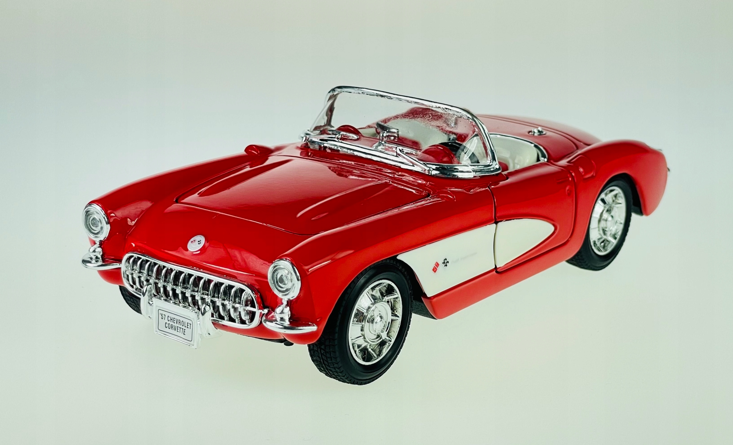 Welly 1957 Chevrolet Corvette Červená 1:24 Nový Kovový Model 29393