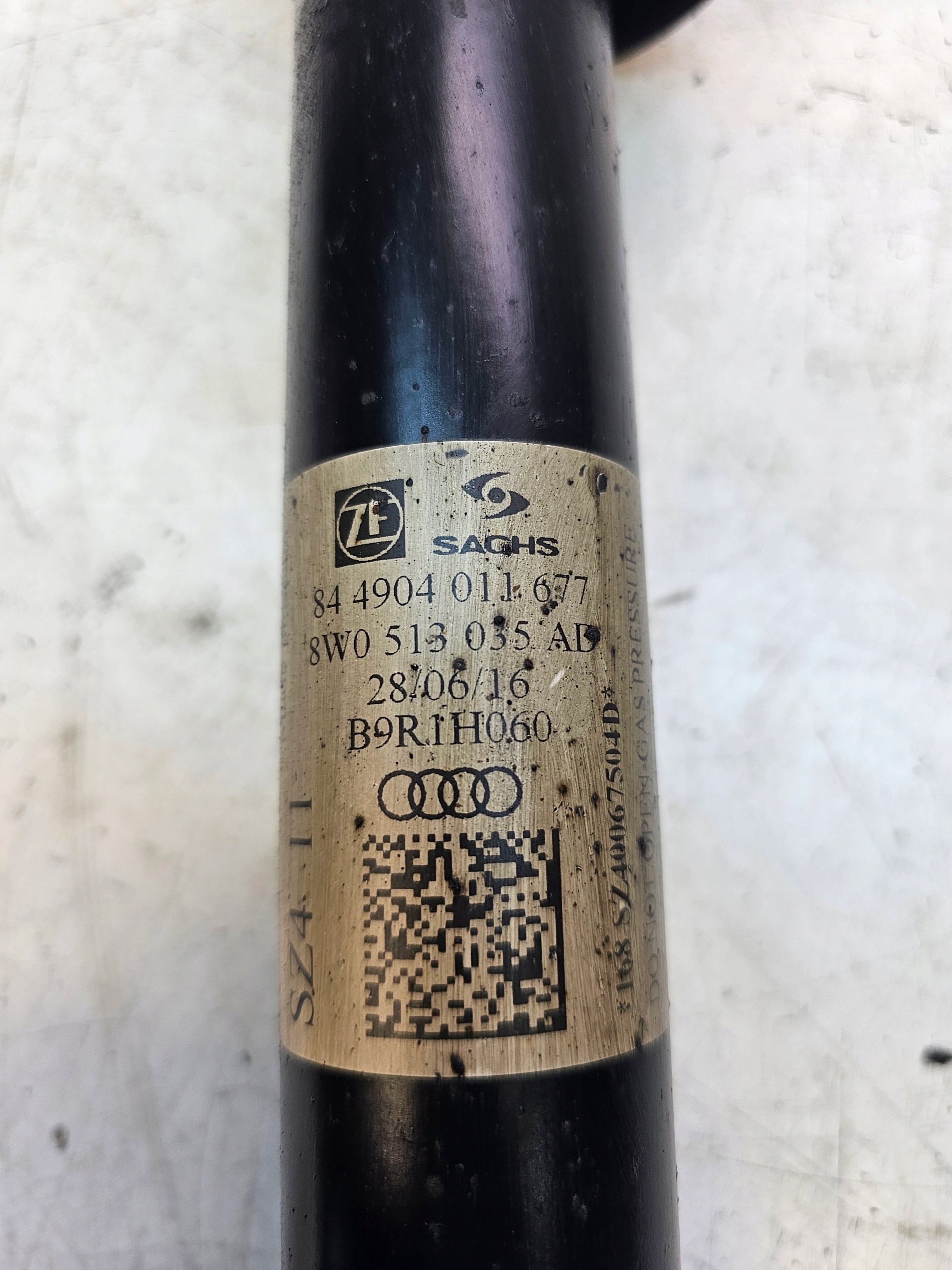 shock absorber left right rear part AUDI A4 B9 8W0513035AD
