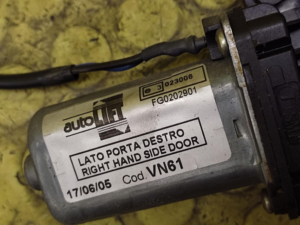 VW POLO IV mini motor windows right FG0202901