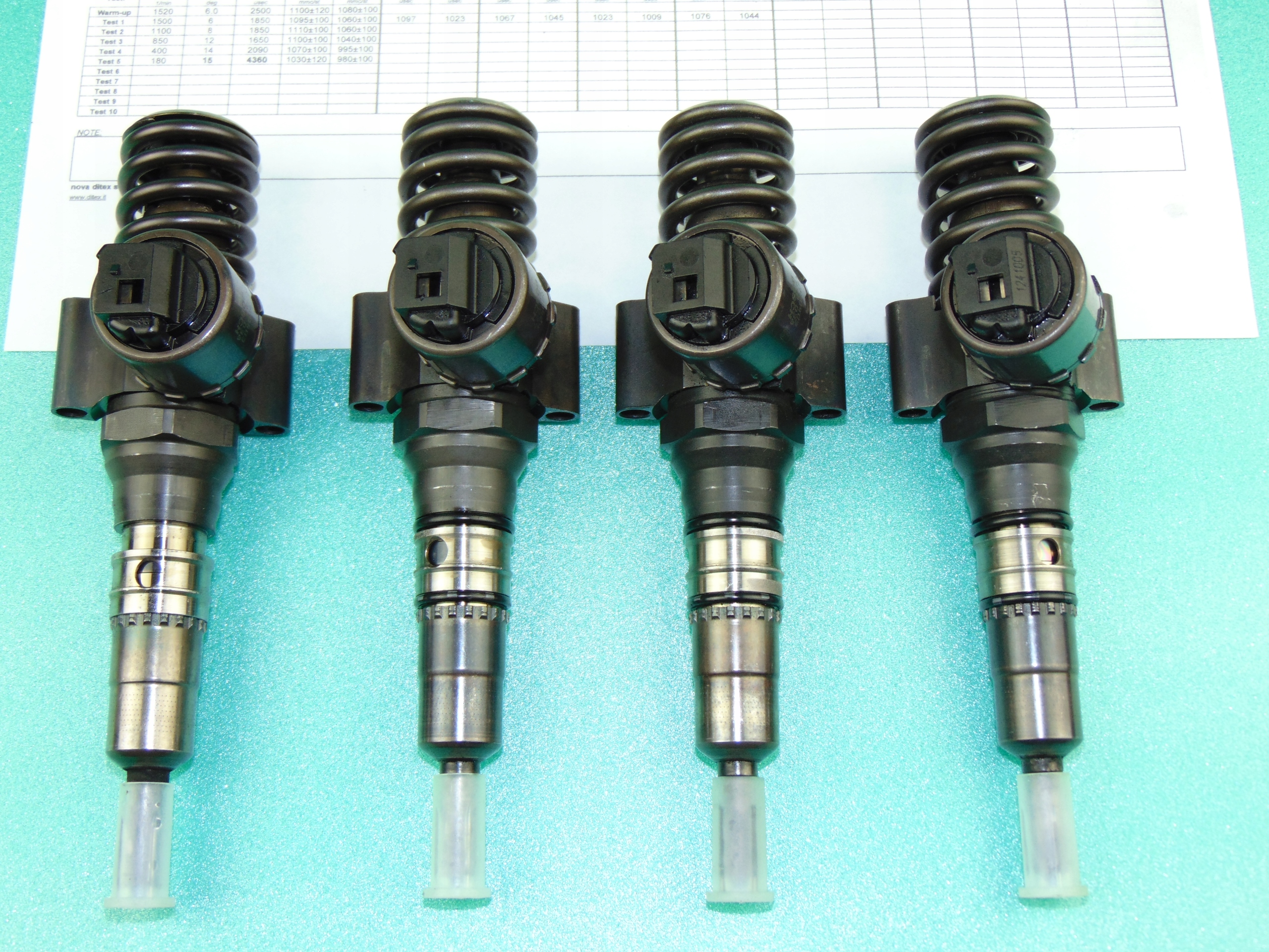 Einspritzdüsen 2,0TDI 16V BRE BLB BKD 03G130073G+ 0414720404 Original