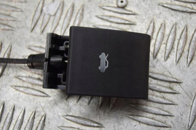 KLAMKA MASKI SILNIKA JEEP CHEROKEE KL 68103166AB Numer katalogowy oryginału 68103166AB 68103166AA 68103166A 68103166