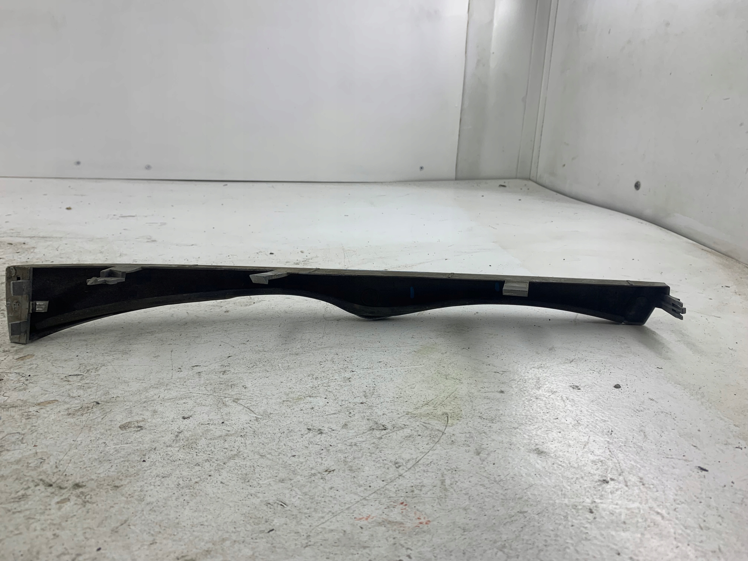 BMW E46 moulding below LAMPE right TITANSILBER 7030554