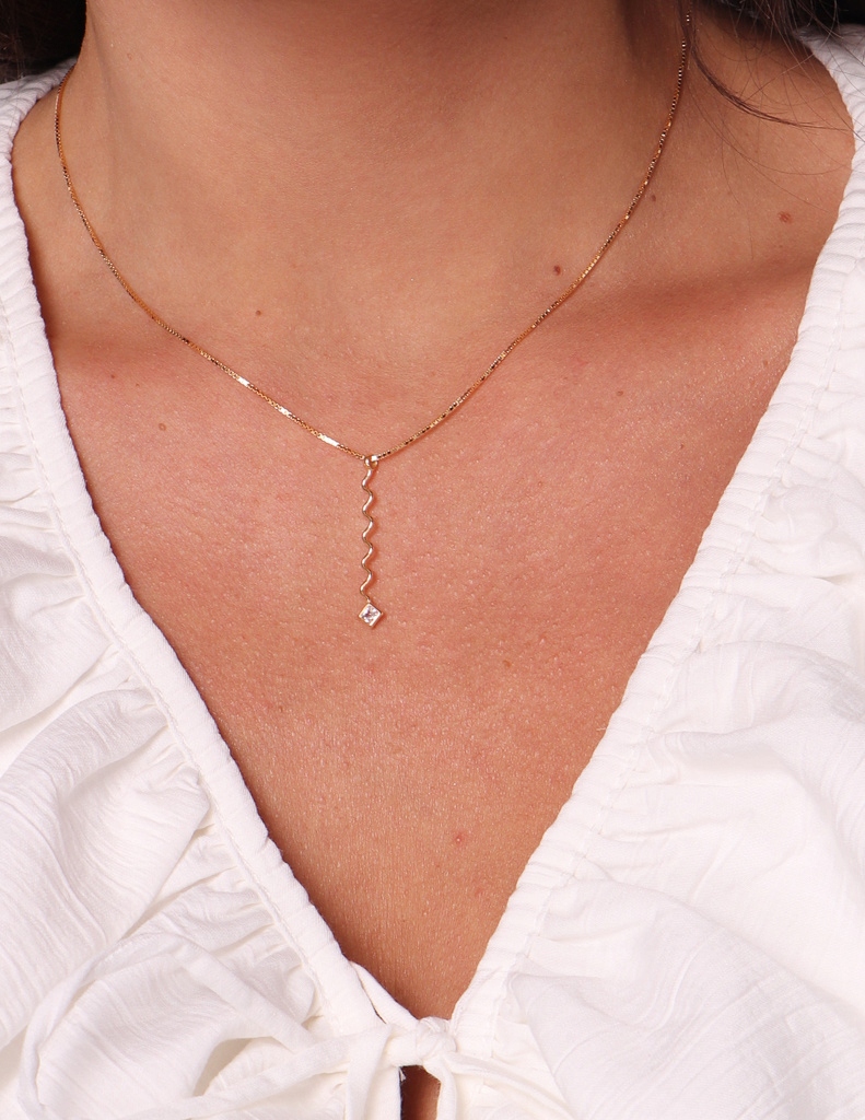 Stříbrný řetízek s pozlaceným kosočtvercem a zirkonem