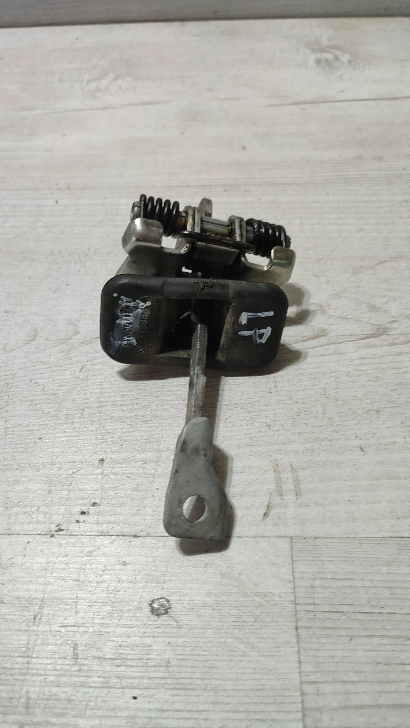 Dacia Duster II 17r 1.2 front side left limiter door