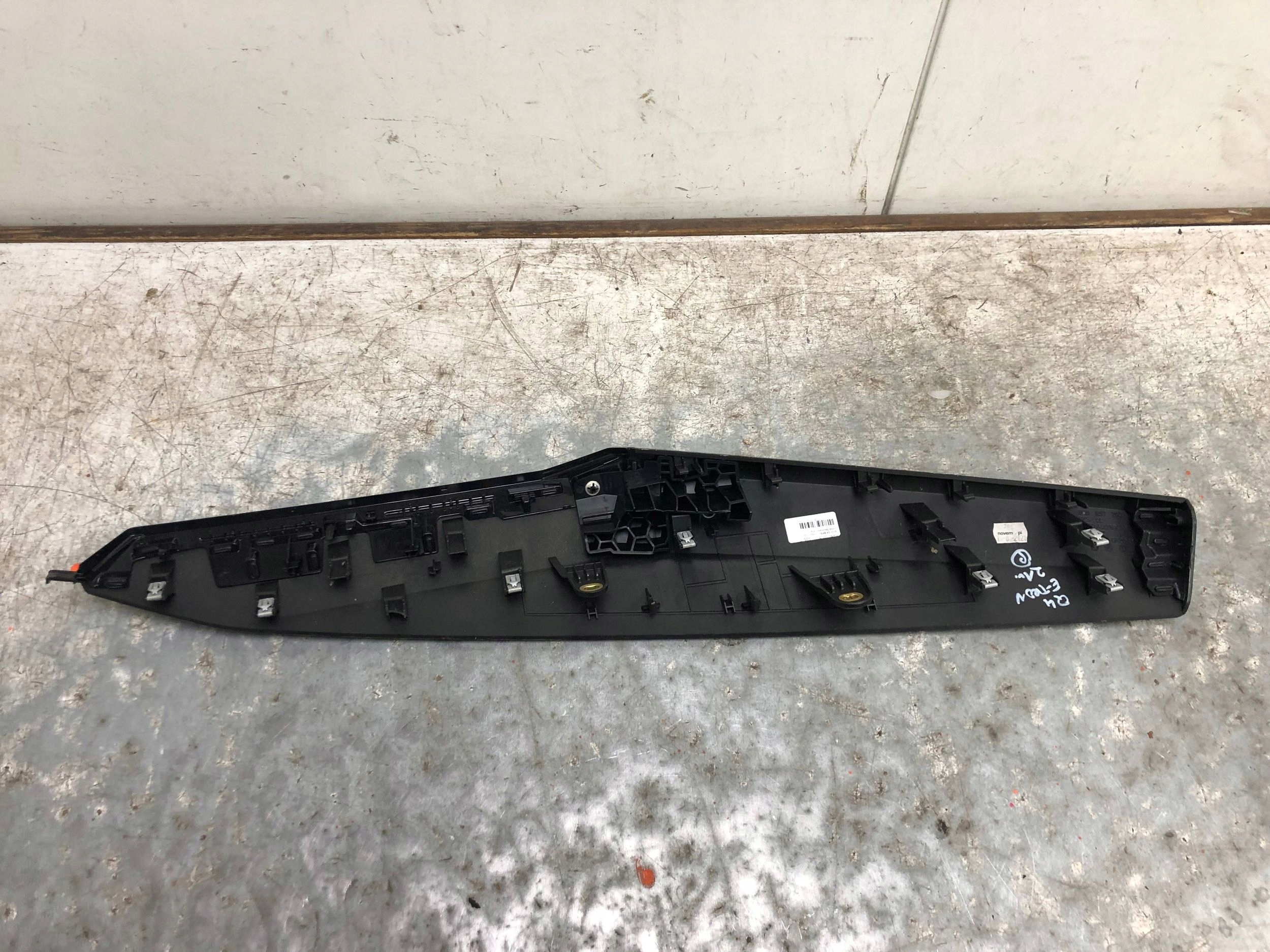 Moulage DEKOR Console 9BW AUDI Q4 E-TRON 89B857200G