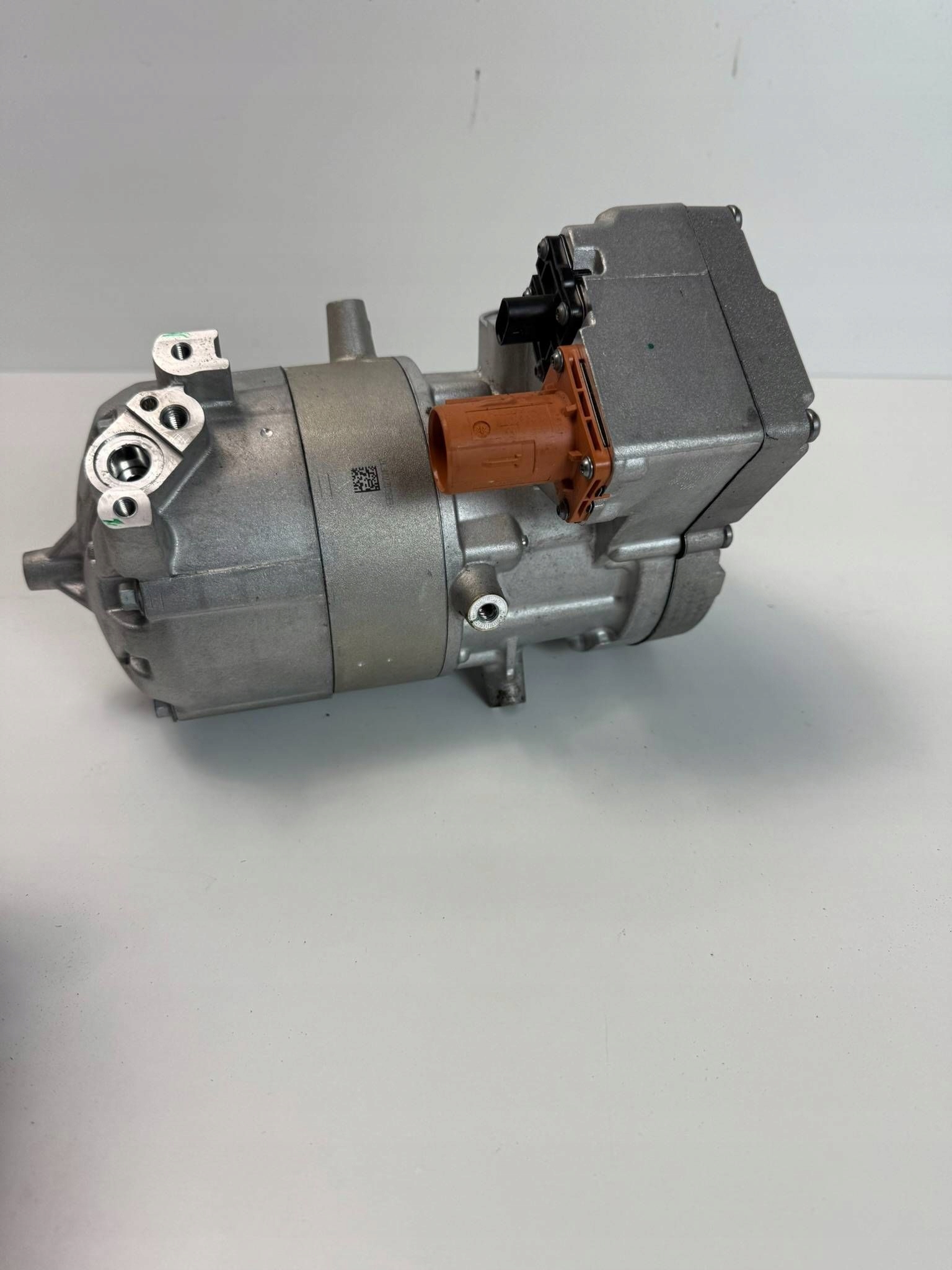 BMW i4 G26 5A7D233 kompresor klimatizaci