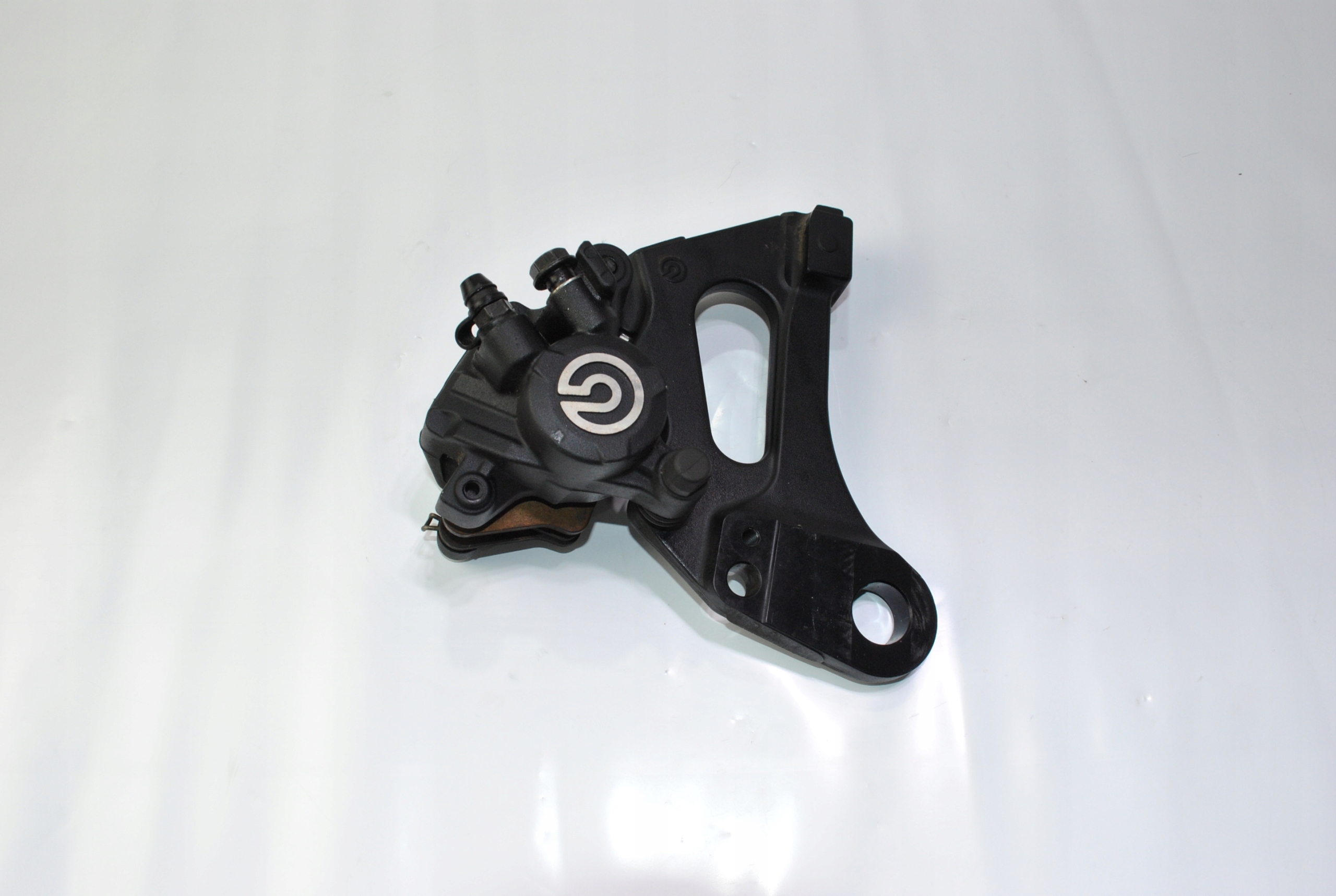 TRIUMPH TIGER 900 GT 20-ЗАДНИЙ ТОРМОЗНОЙ СУППОРТ