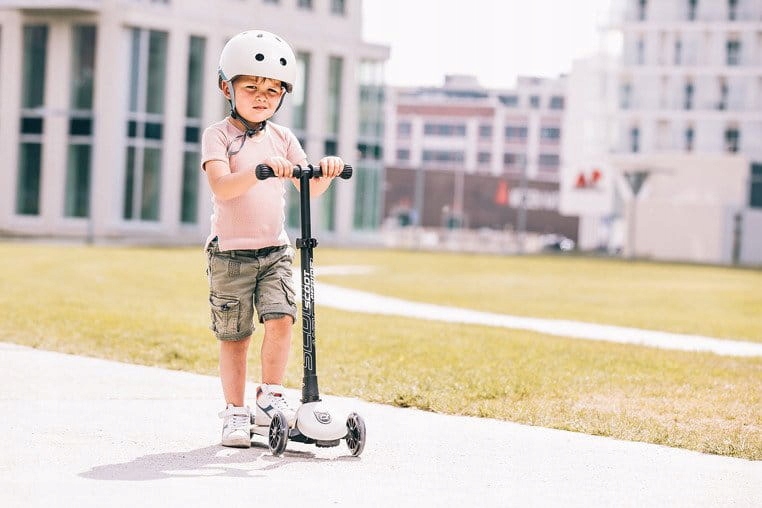 Scoot And Ride Ash HULAJNOGA Highwaykick 3 Koła z LED 3L+ Składana Hamulec tak