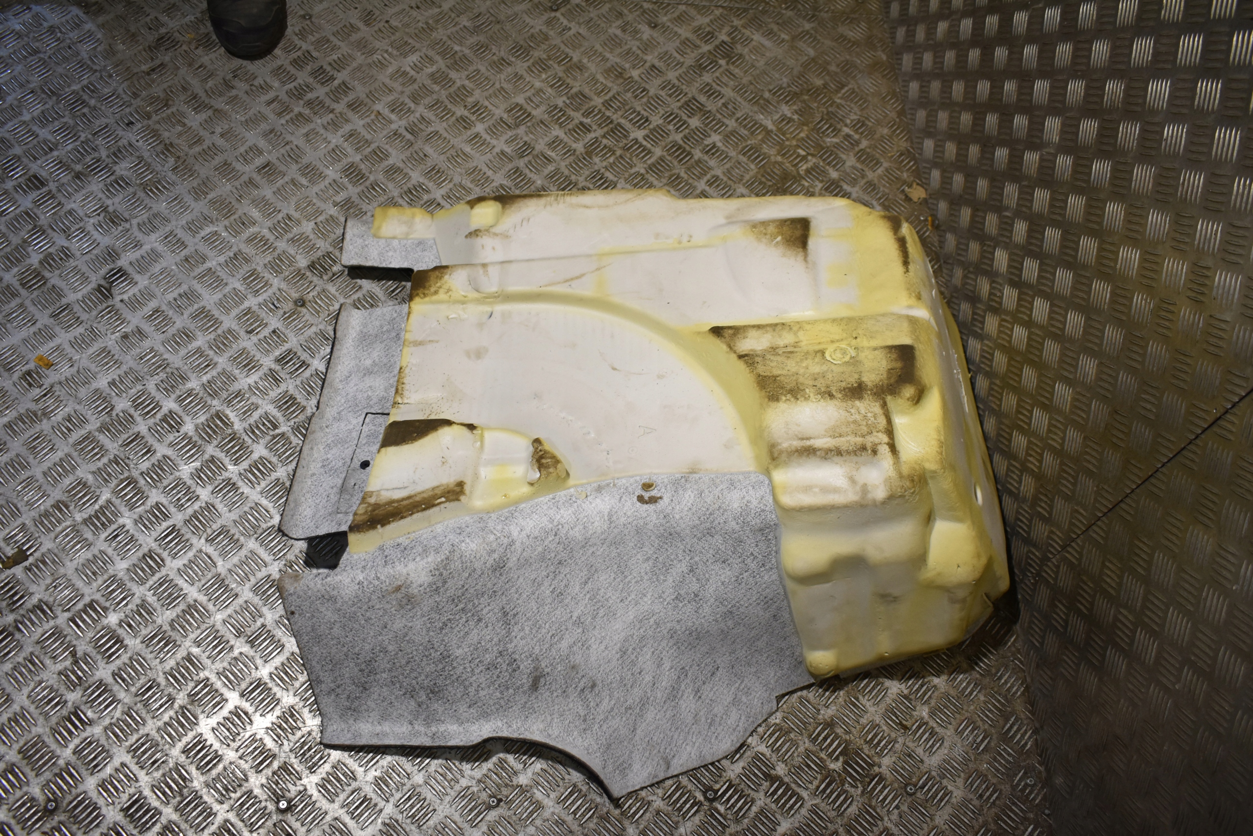 carpet front right MERCEDES W206 1