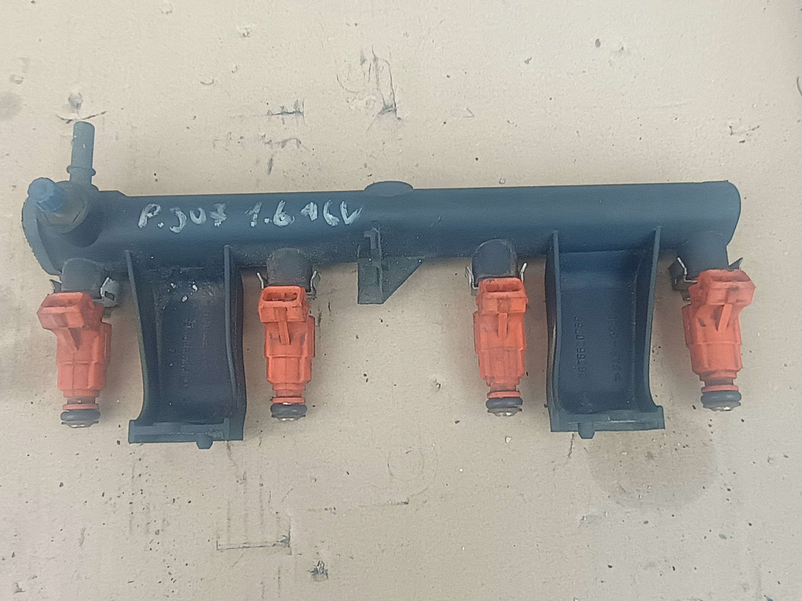 Rampe injection 9636520780 PEUGEOT CITROEN 1.6